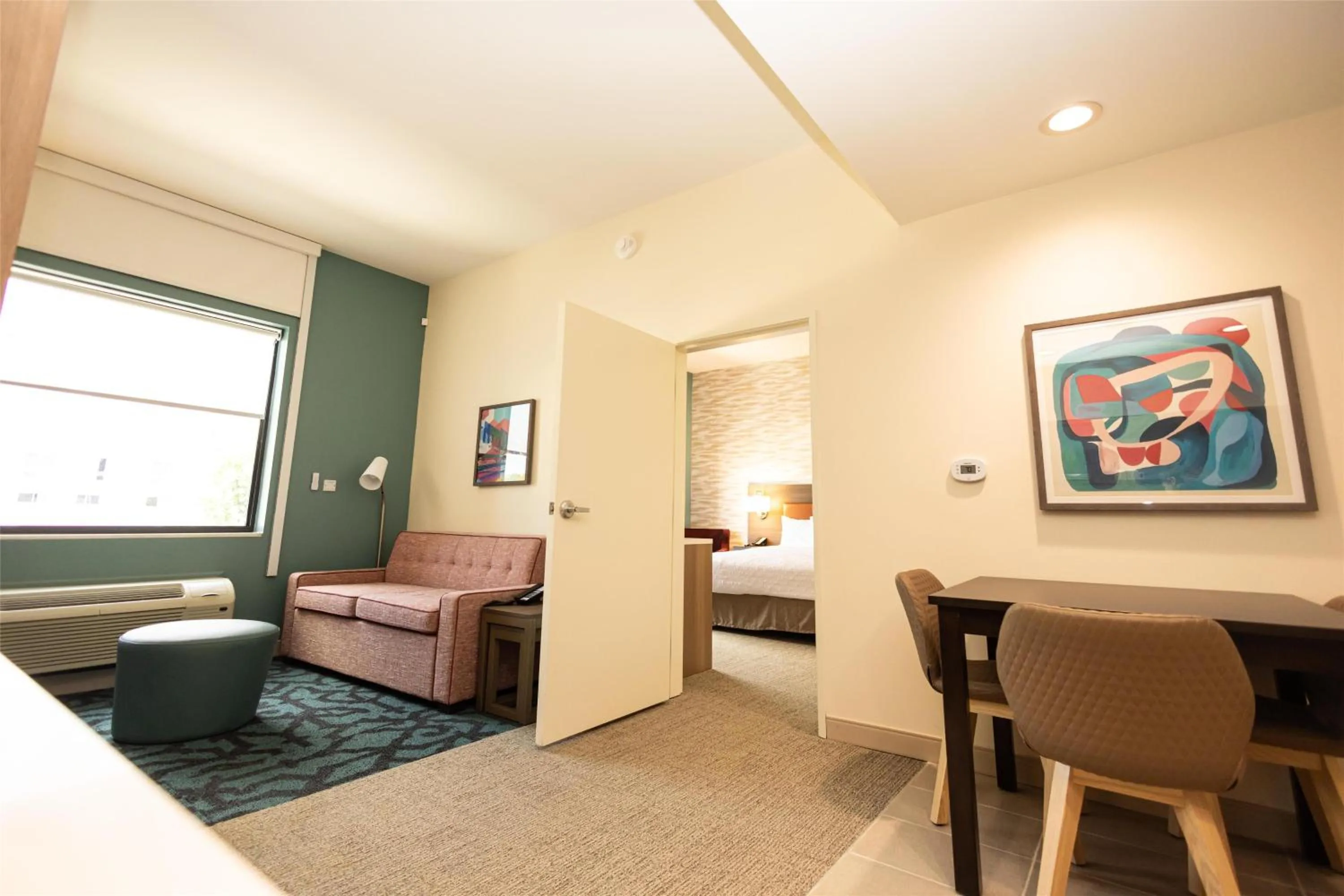 Living room, Bed in Home2 Suites By Hilton Hammond, La