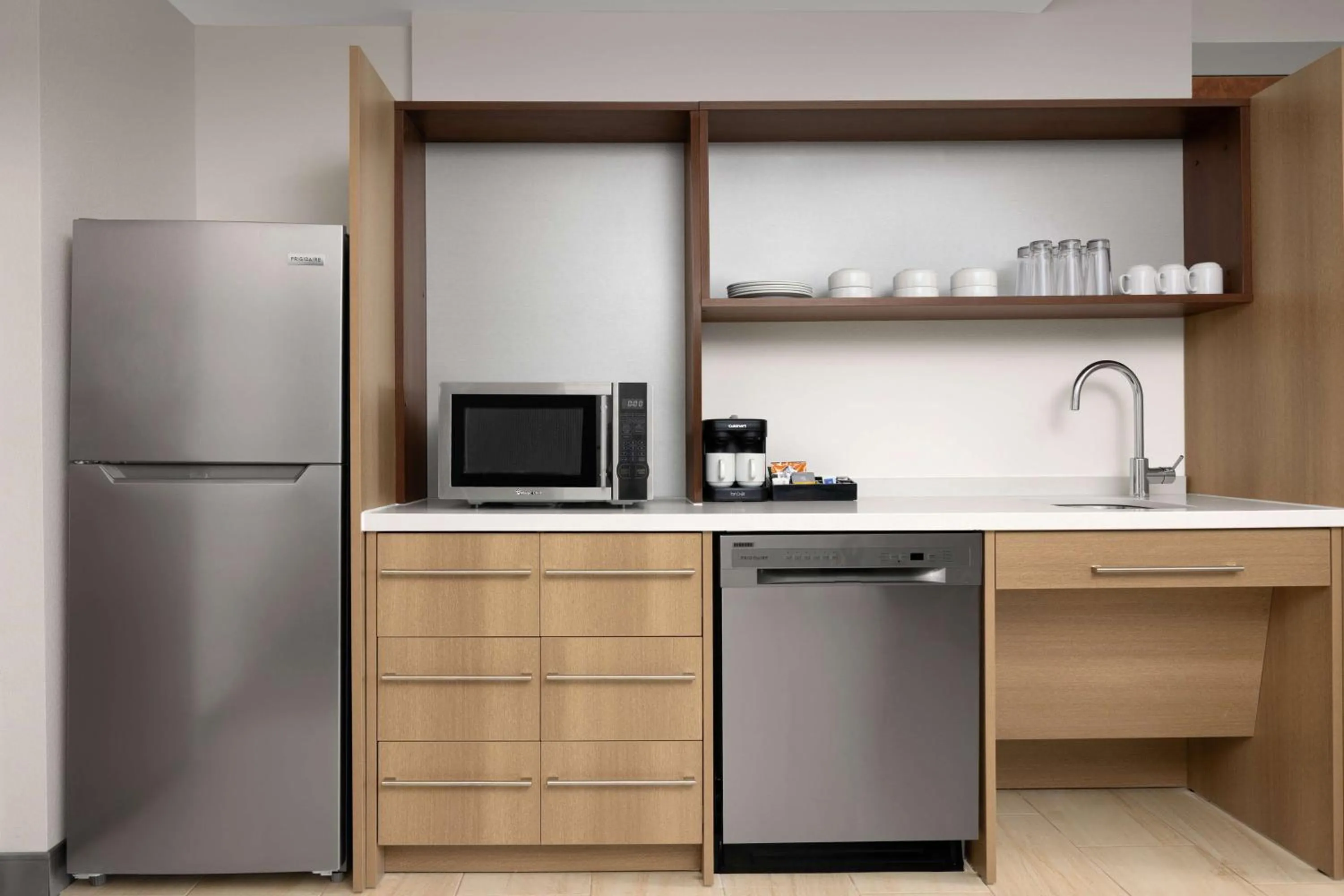 Kitchen or kitchenette in Home2 Suites By Hilton Durham University Medical Center