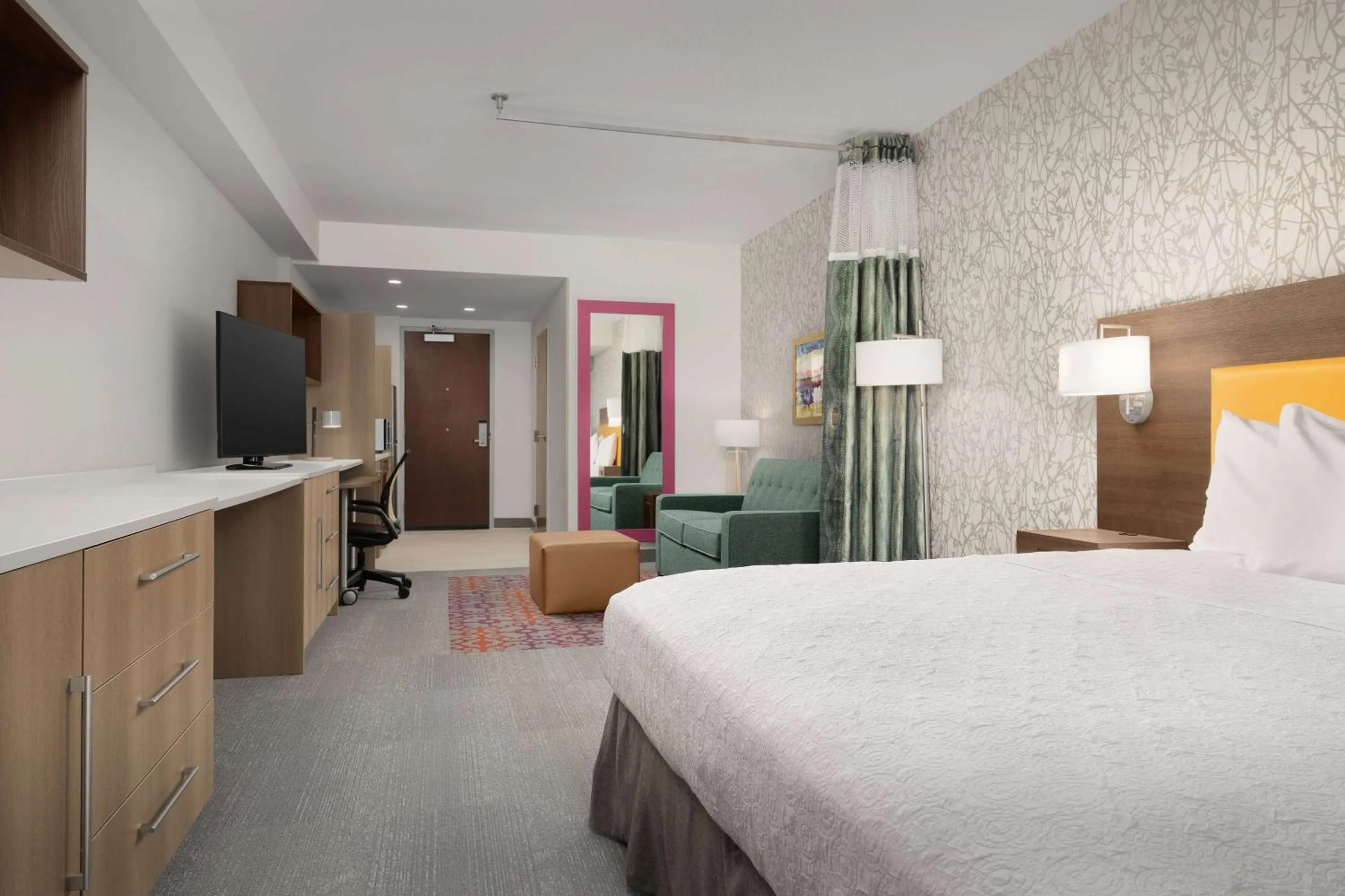 Living room, Bed in Home2 Suites By Hilton Durham University Medical Center