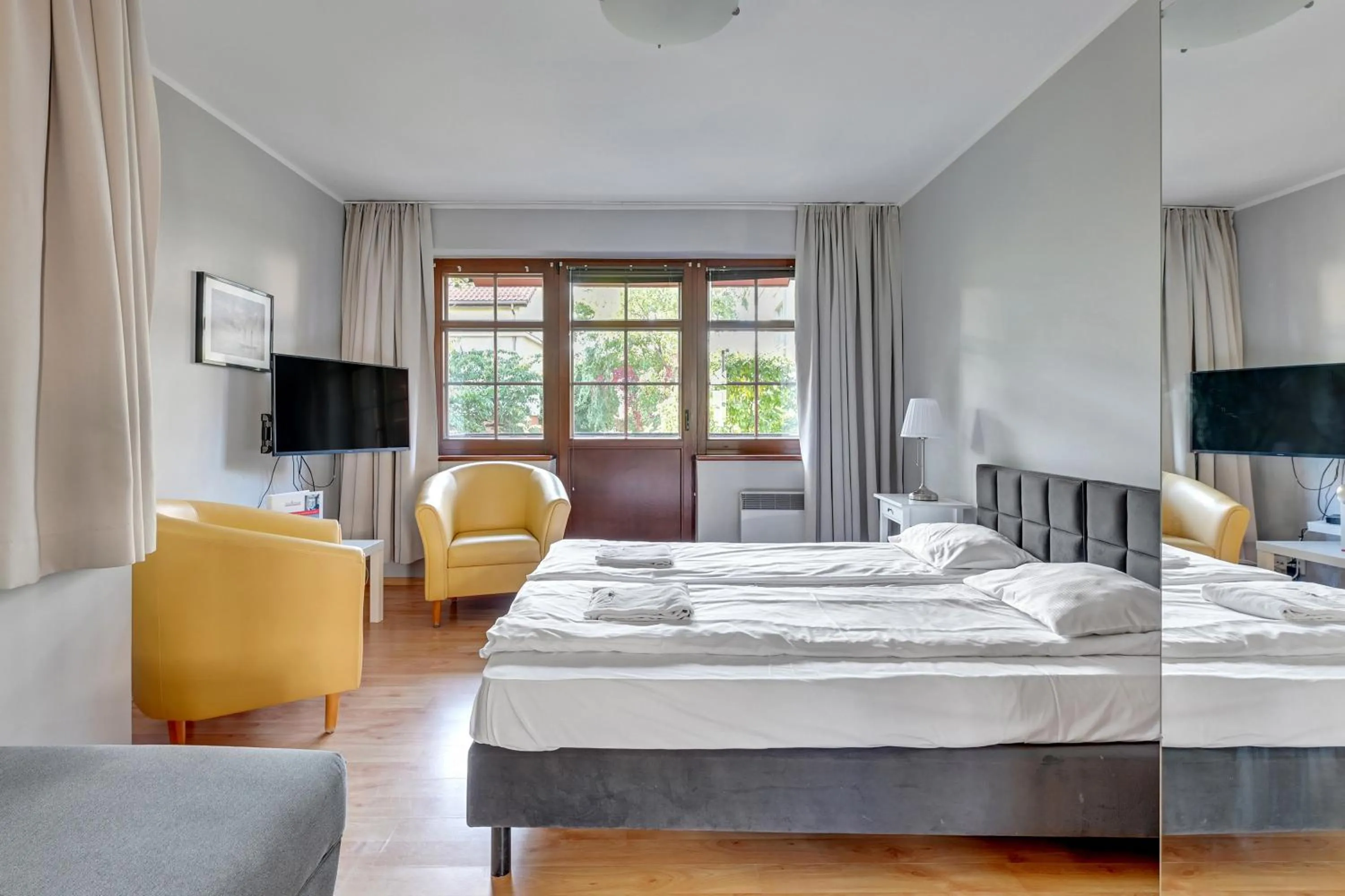 TV and multimedia, Bed in Dom & House - Apartamenty Zacisze