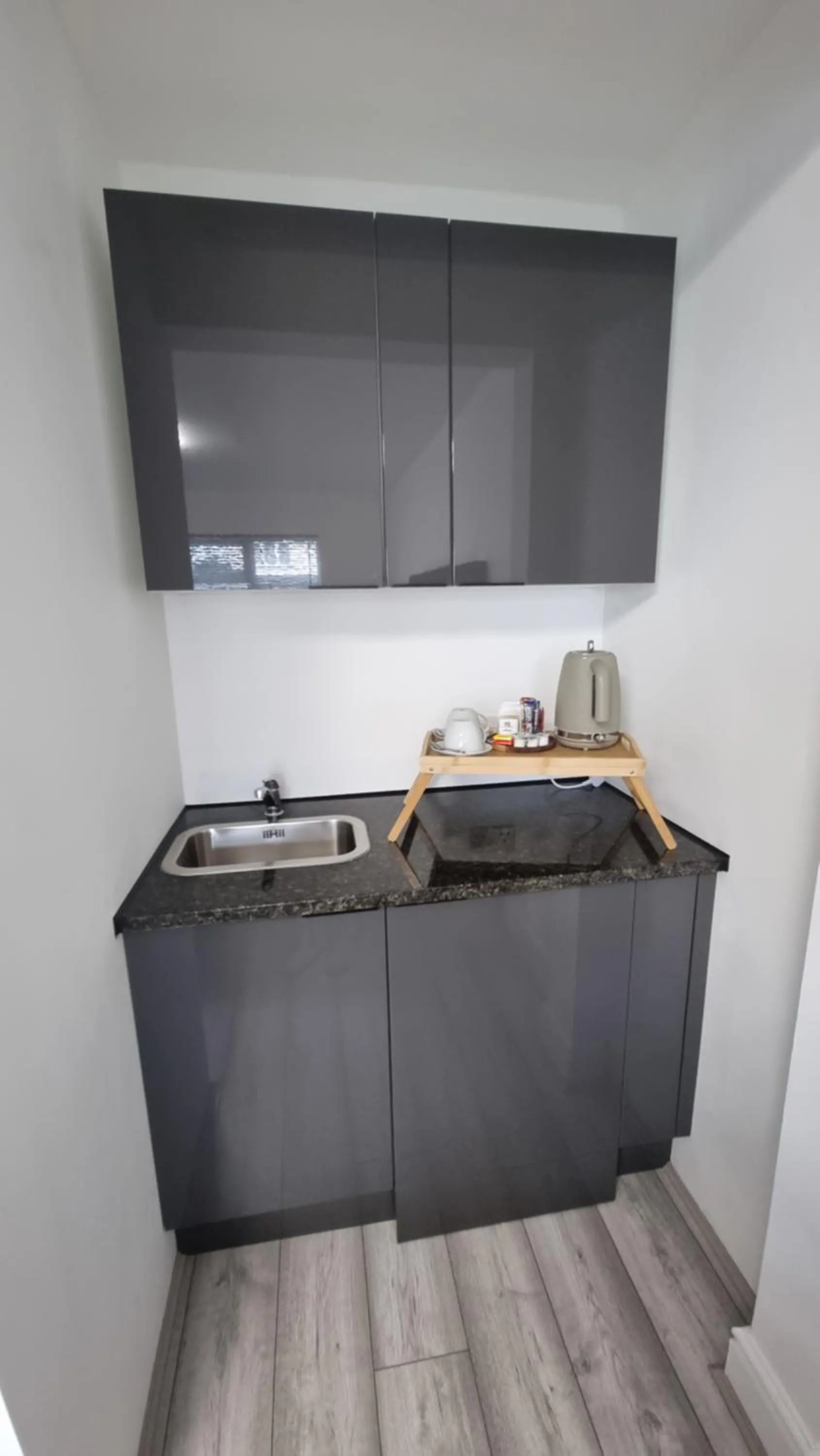 Coffee/tea facilities in Stylish Suites with kitchenette