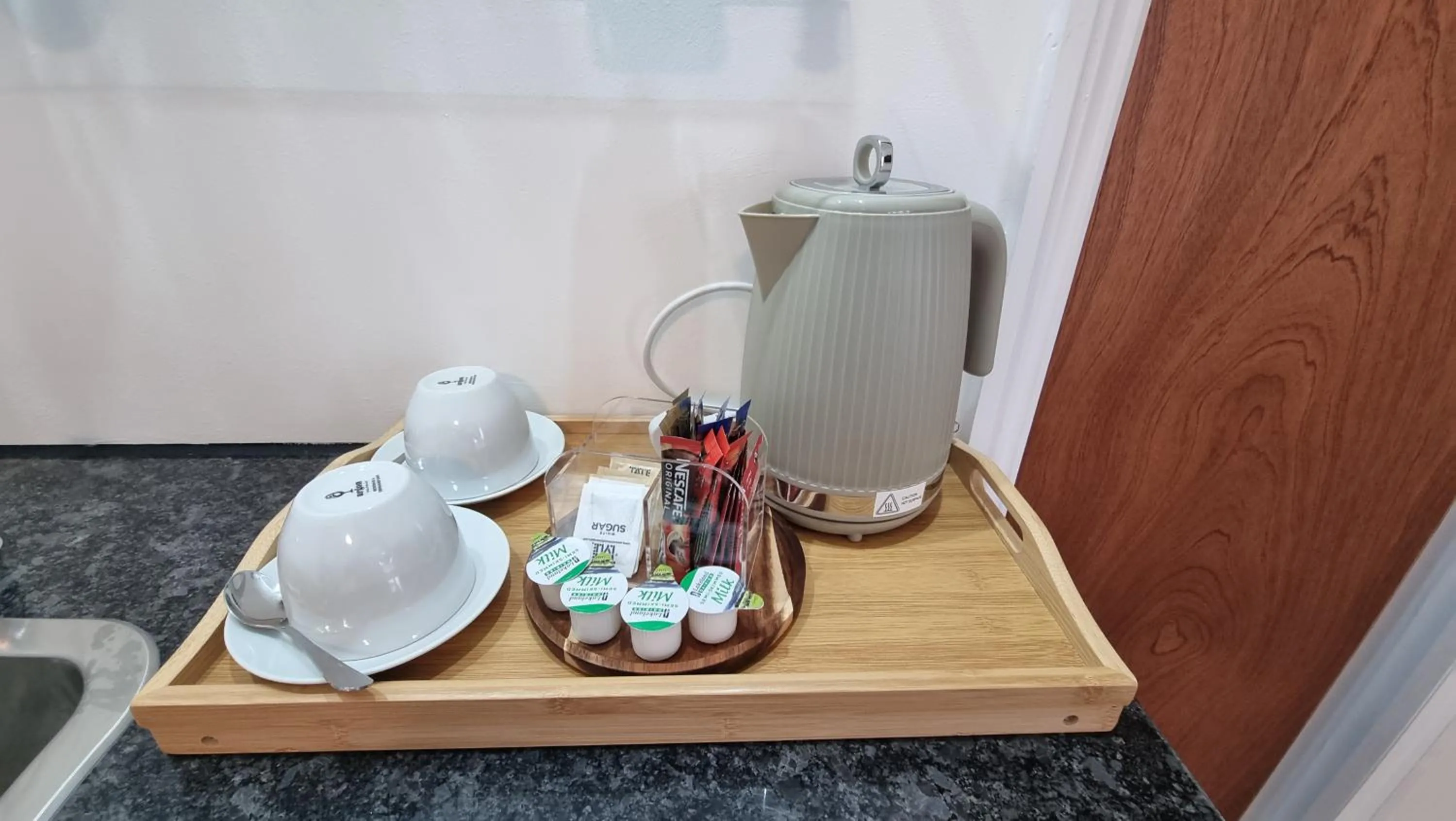 Coffee/tea facilities in Stylish Suites with kitchenette