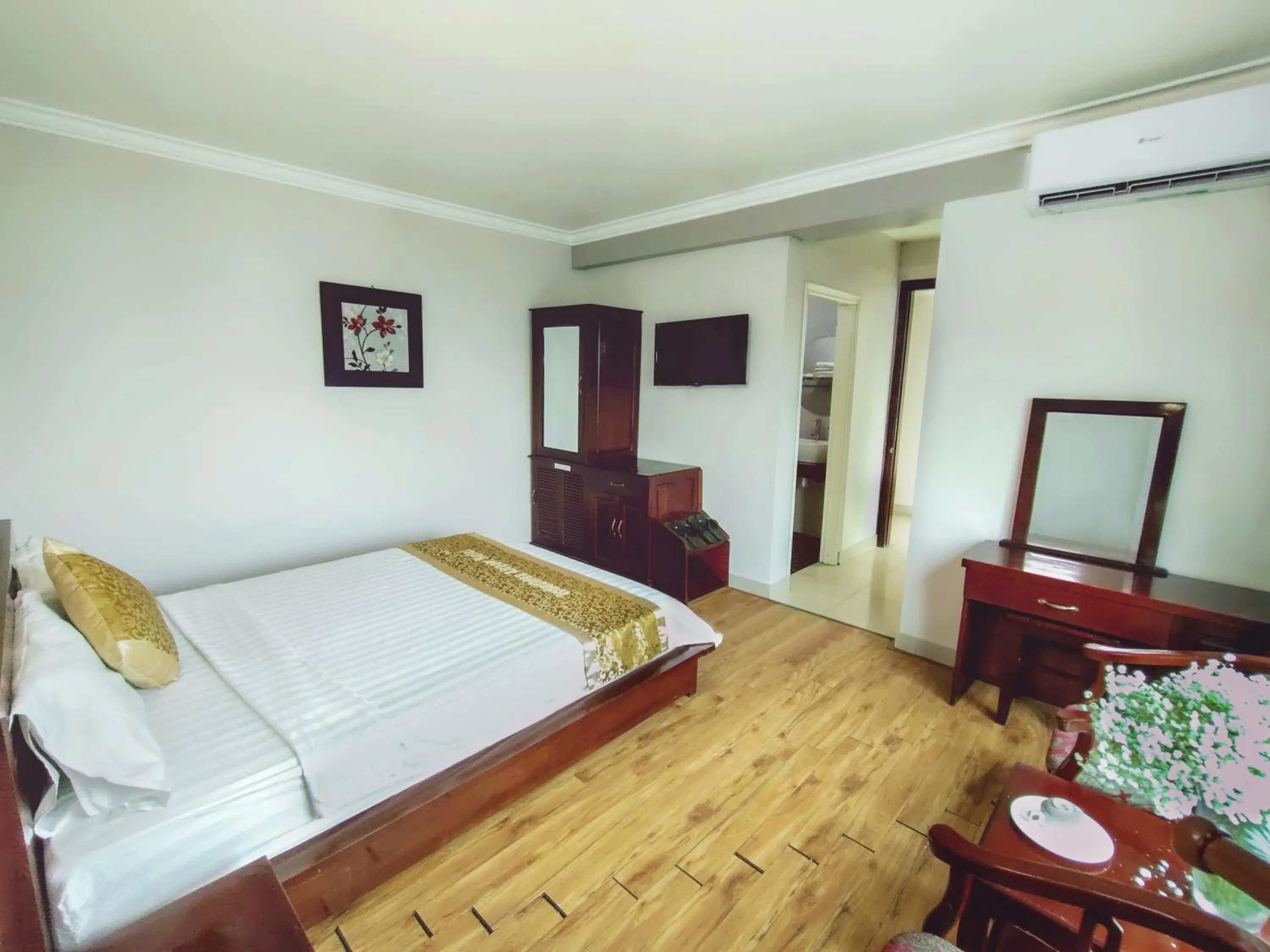 Bedroom, Bed in Indochina Airport Hotel