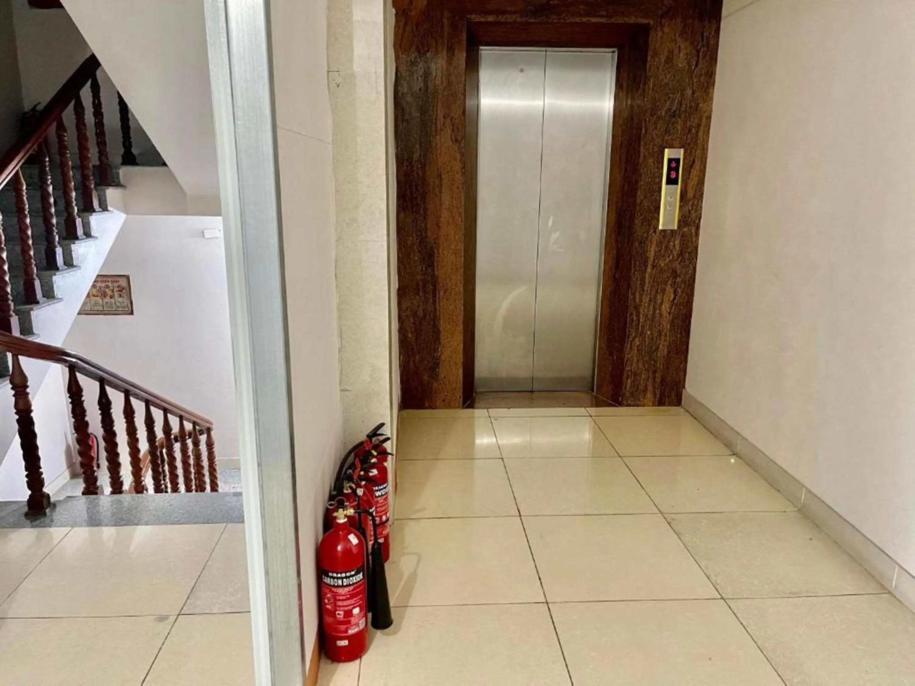 elevator in Indochina Airport Hotel