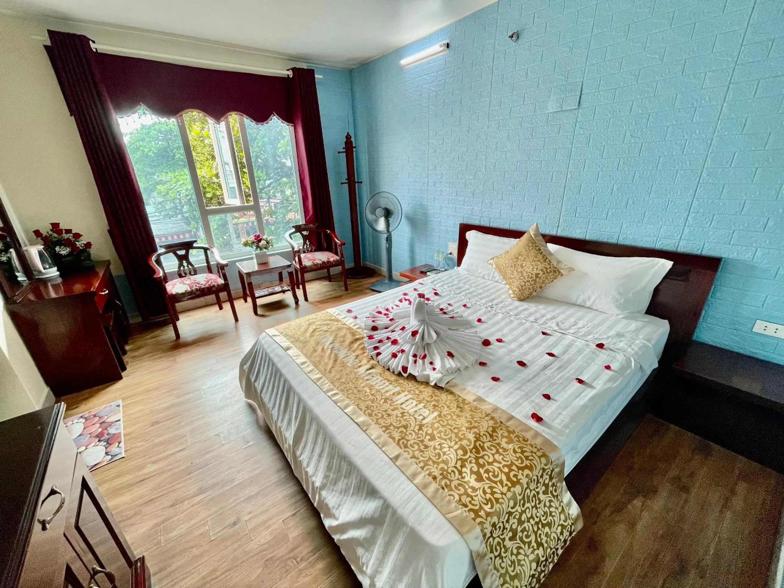 Photo of the whole room, Bed in Indochina Airport Hotel