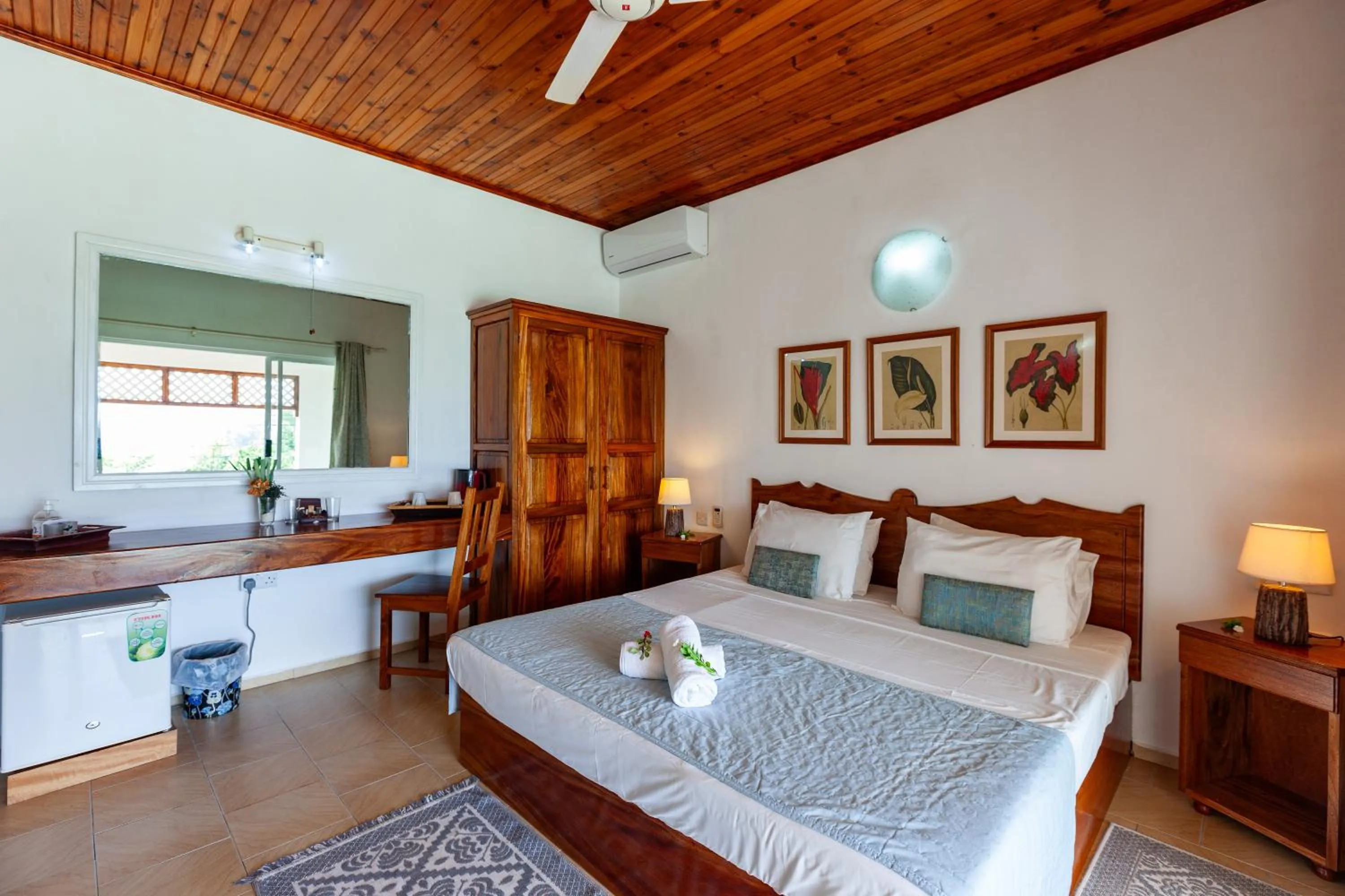 Bed in Villa Anse La Blague