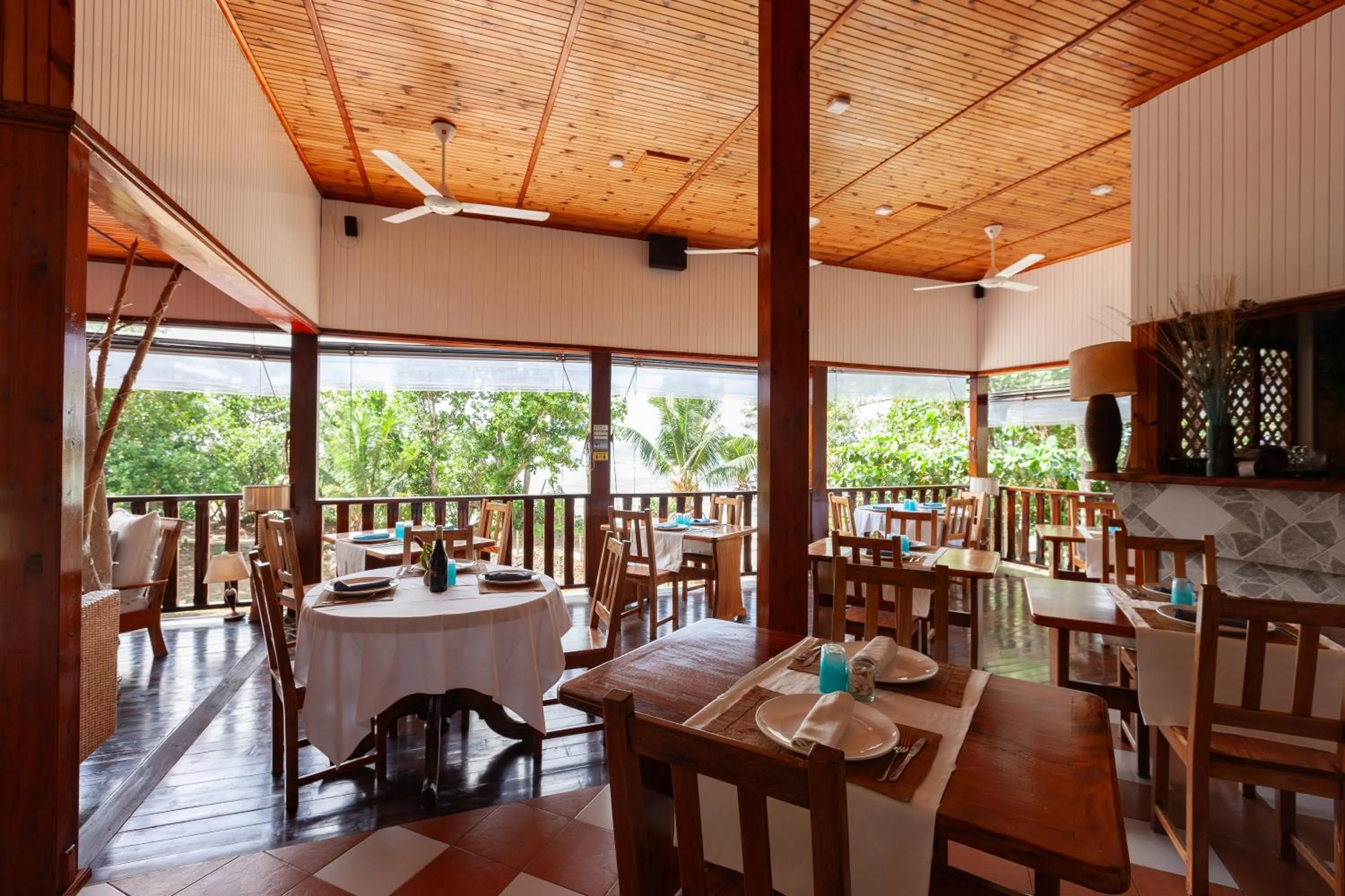 Restaurant/places to eat in Villa Anse La Blague