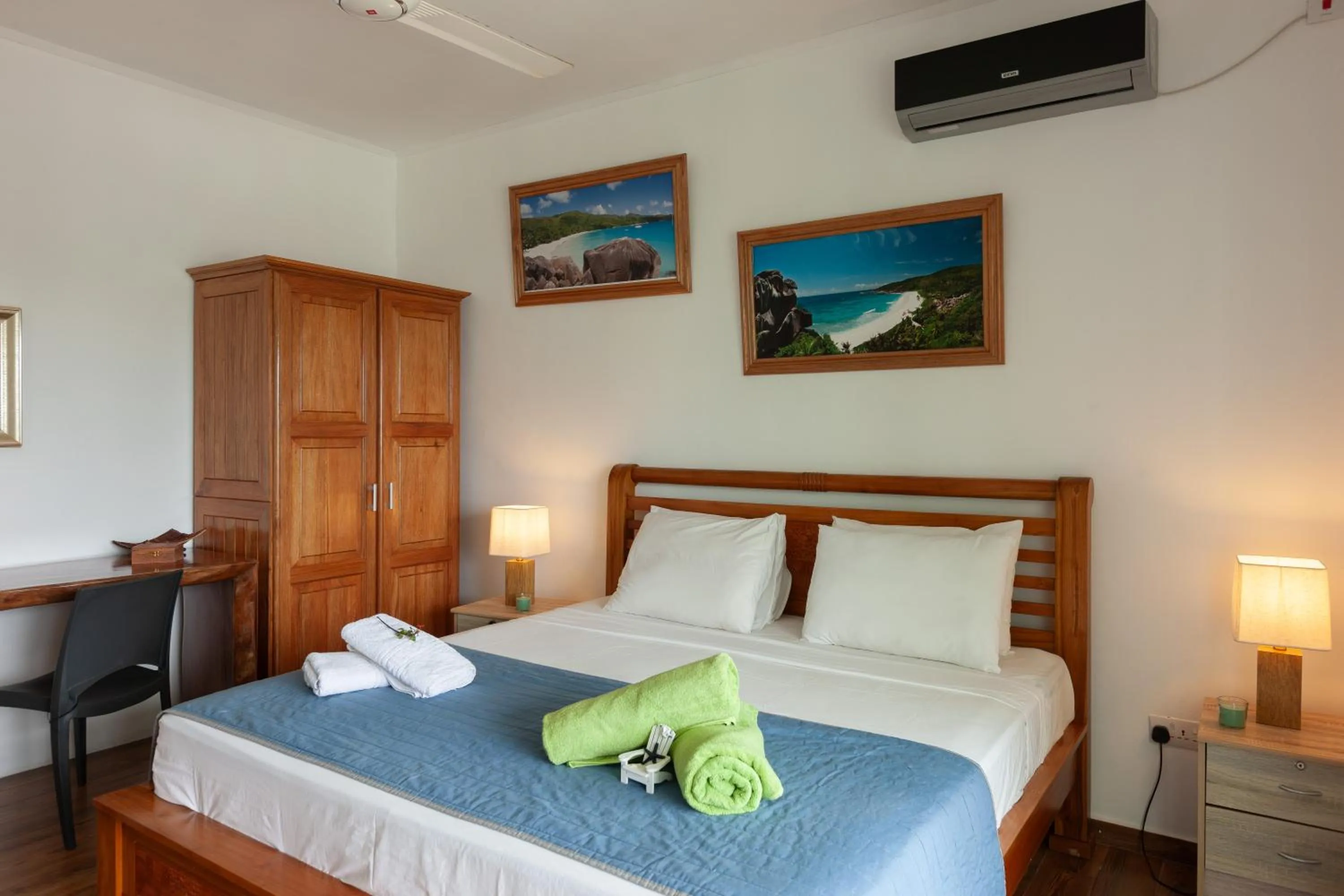 Bed in Villa Anse La Blague