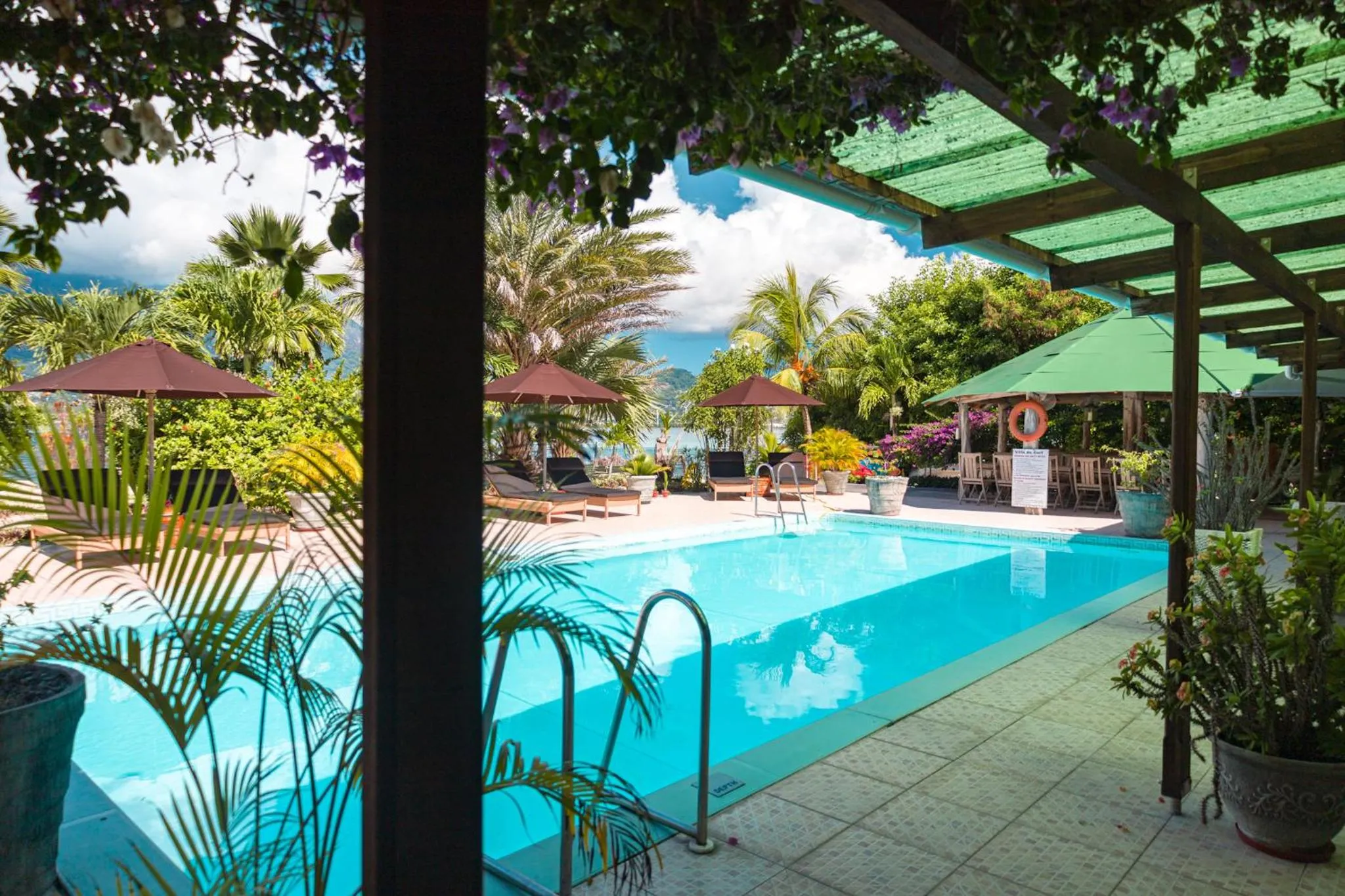 Pool view in Villa De Cerf