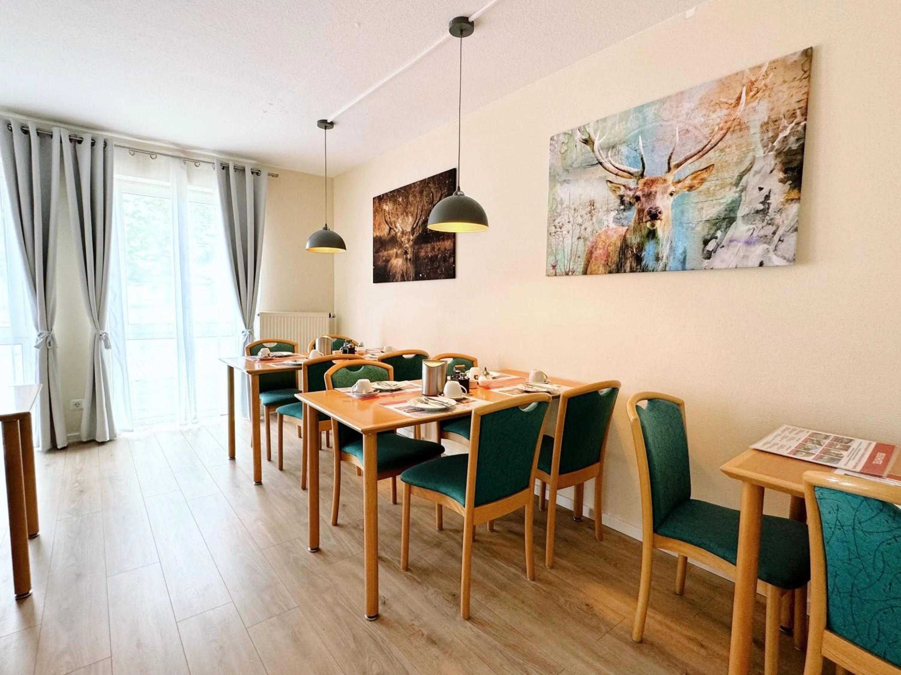 Restaurant/places to eat in REGIOHOTEL Salzland Schönebeck - #AutobahnA14 #TopPreisLeistung #FreeParking #Wallbox