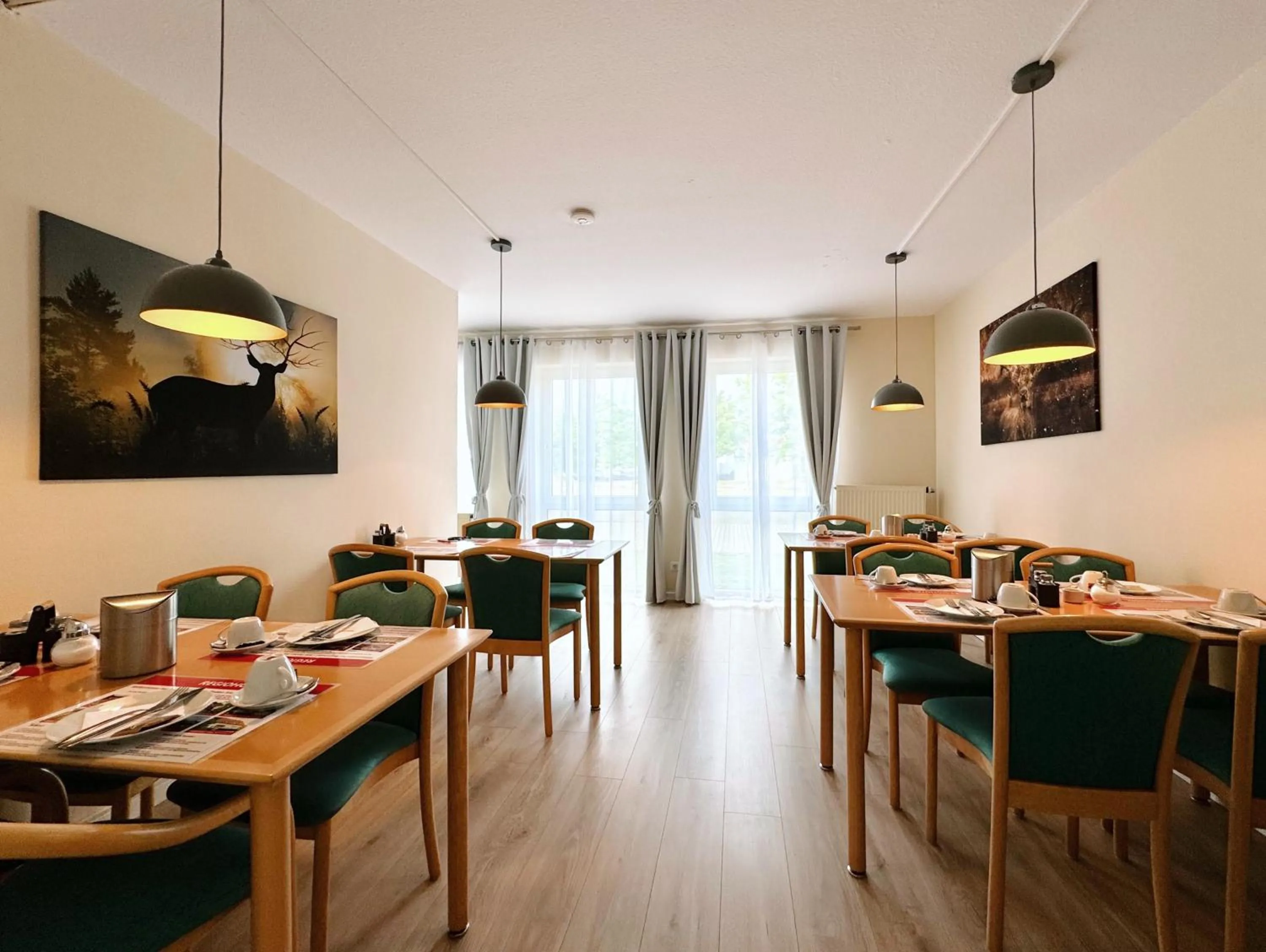 Restaurant/places to eat in REGIOHOTEL Salzland Schönebeck - #AutobahnA14 #TopPreisLeistung #FreeParking #Wallbox