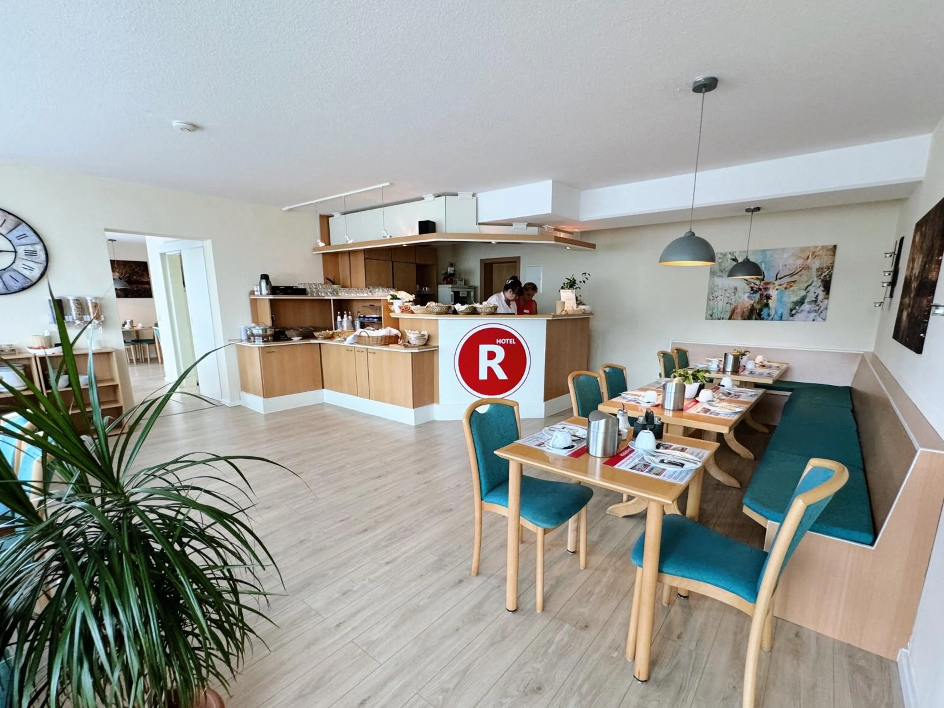 Lobby or reception in REGIOHOTEL Salzland Schönebeck - #AutobahnA14 #TopPreisLeistung #FreeParking #Wallbox