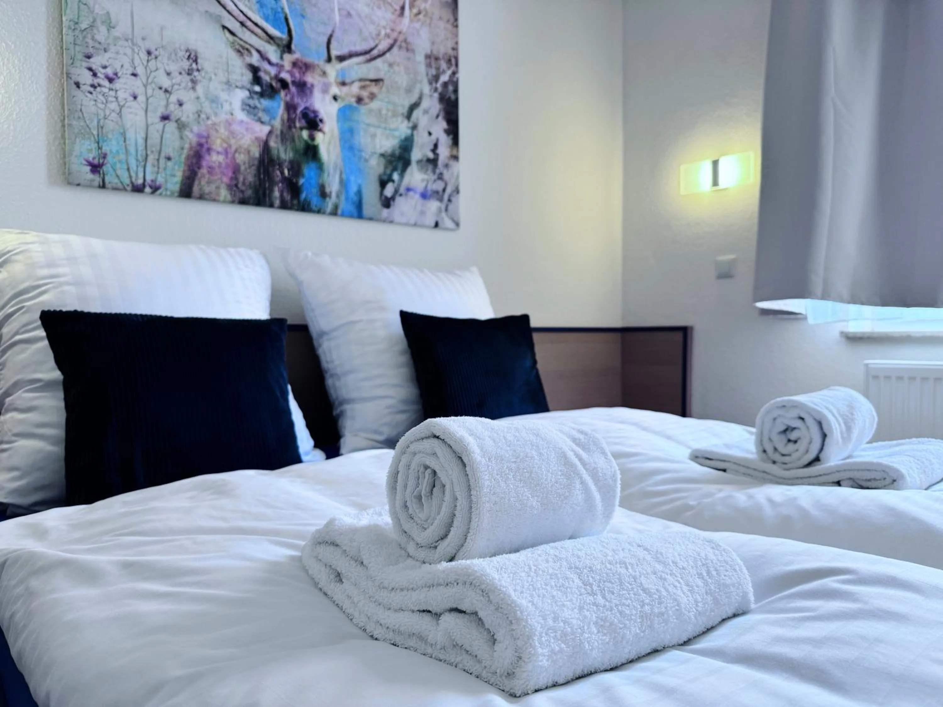 Photo of the whole room, Bed in REGIOHOTEL Salzland Schönebeck - #AutobahnA14 #TopPreisLeistung #FreeParking #Wallbox