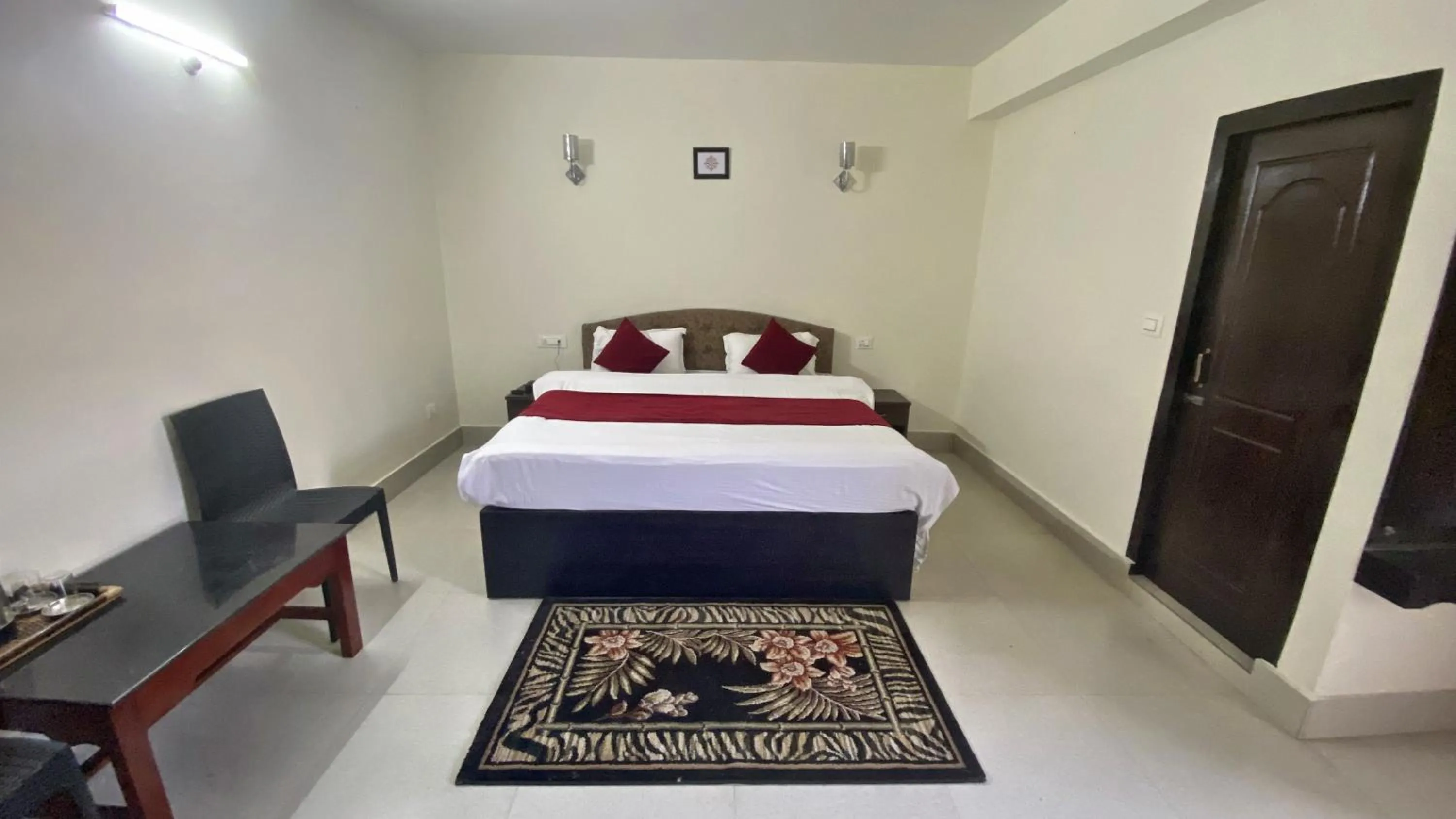 Bed in Lingmoo Residency