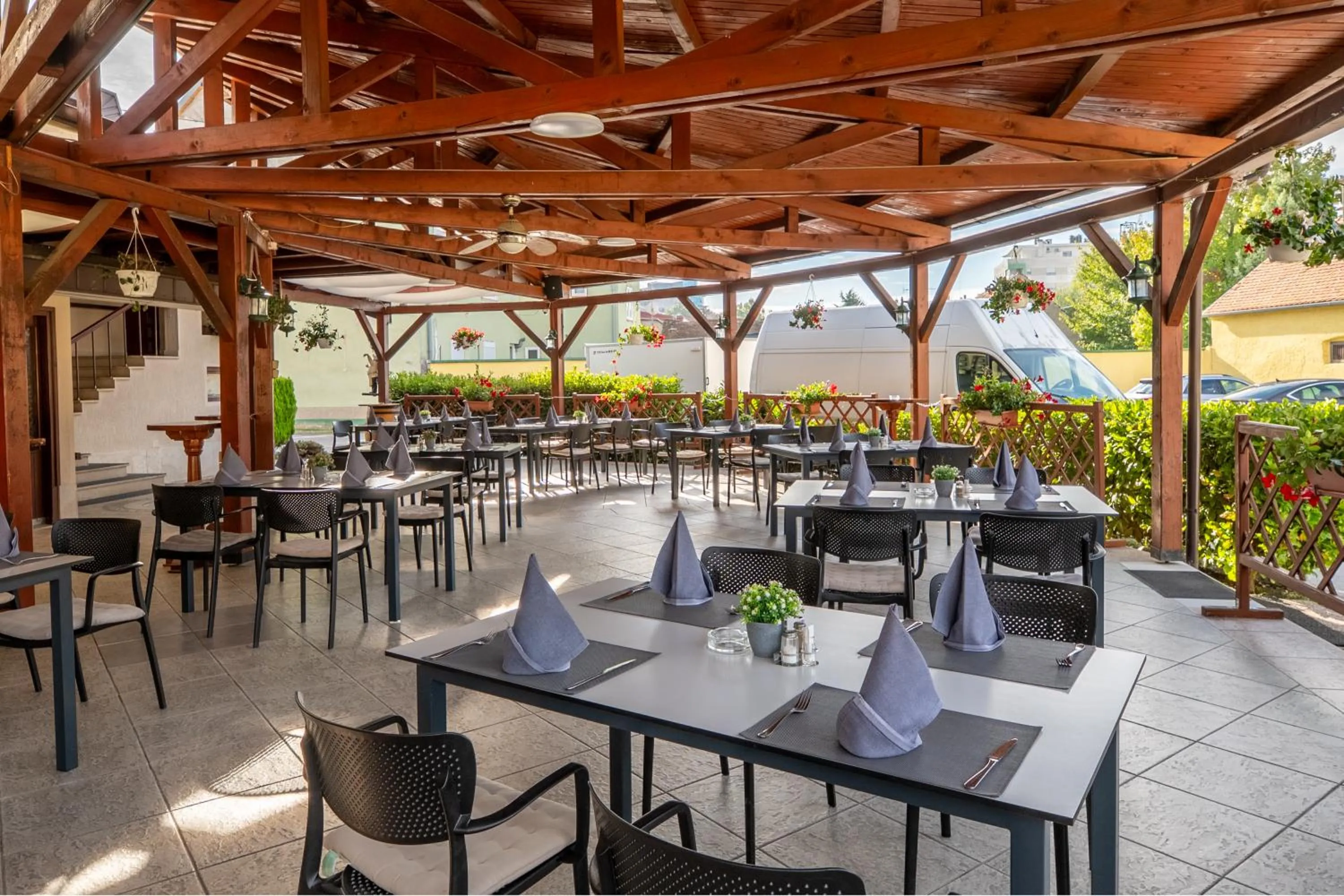 Restaurant/places to eat in B&B Garestin