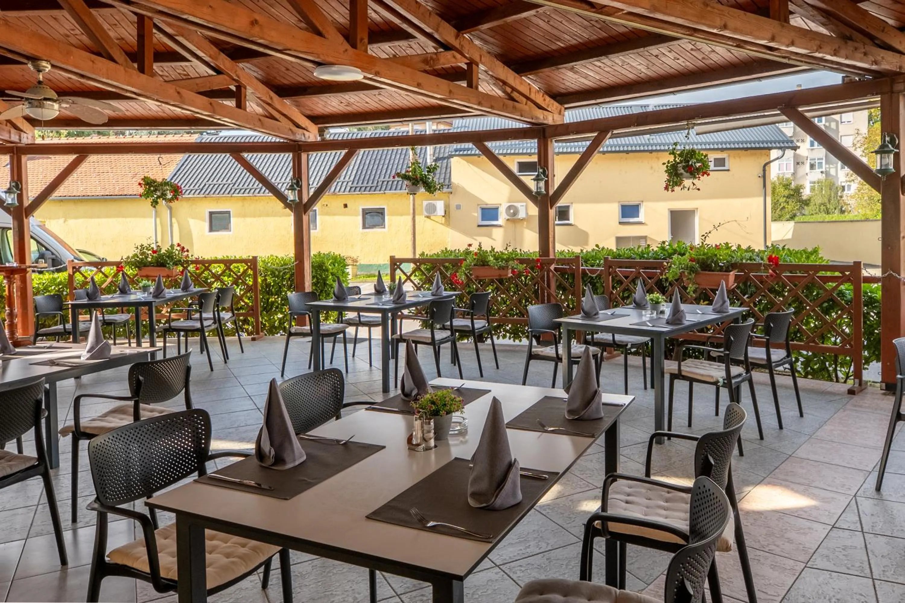 Restaurant/places to eat in B&B Garestin