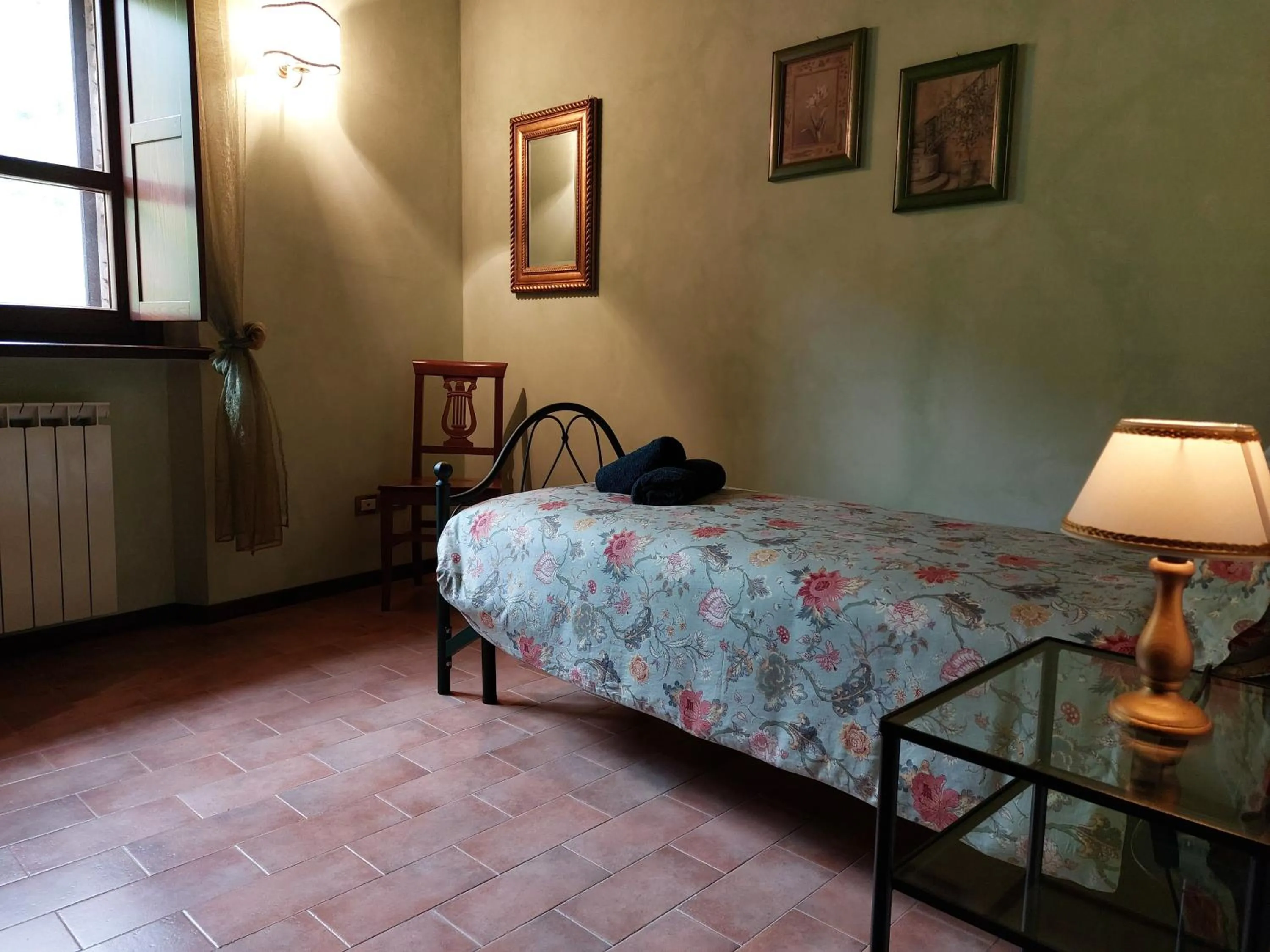 Single Room with Private Bathroom - single occupancy in B&B Fonte Fresca