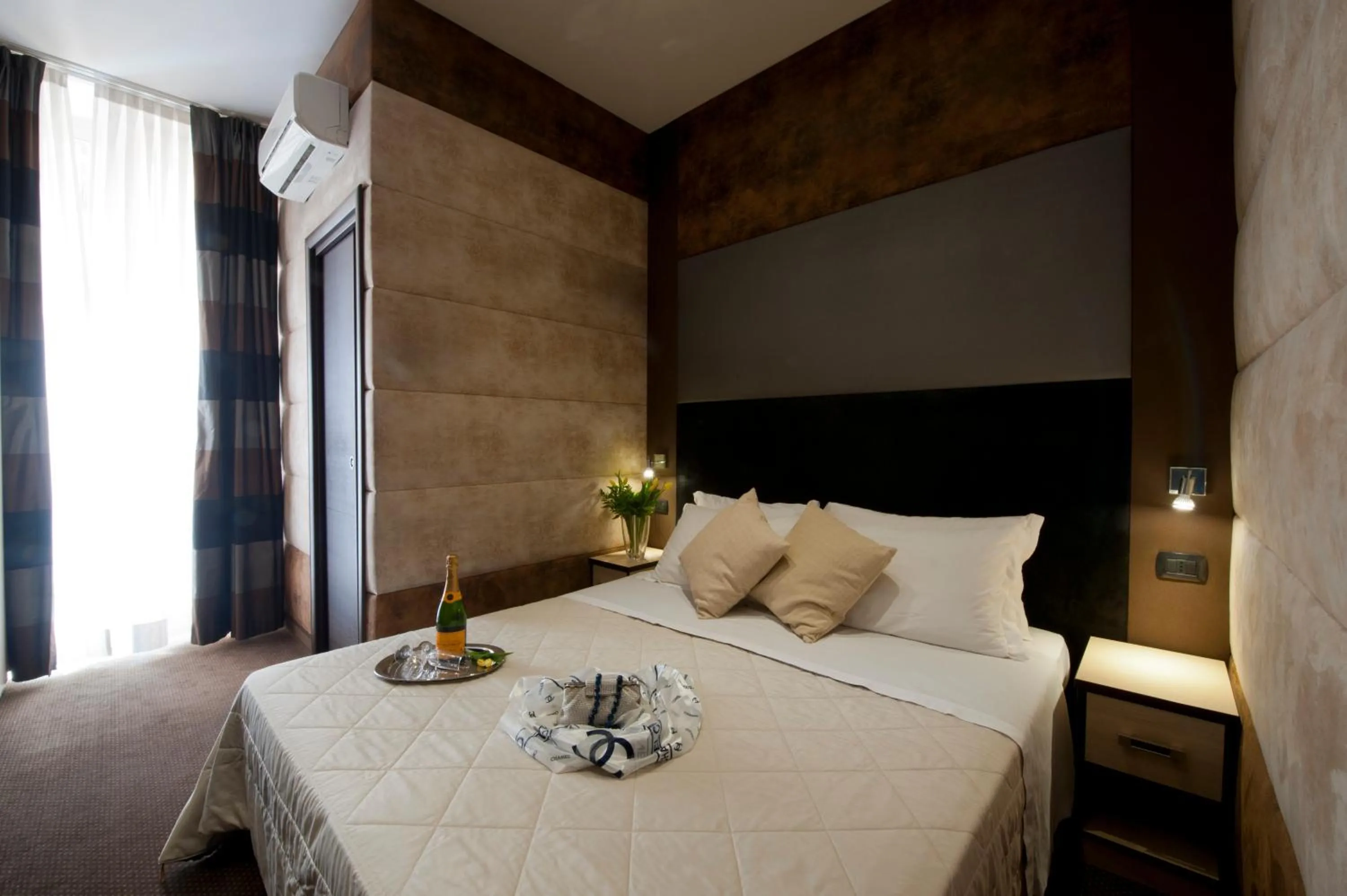 Photo of the whole room, Bed in Blue Suite Vatican Guesthouse