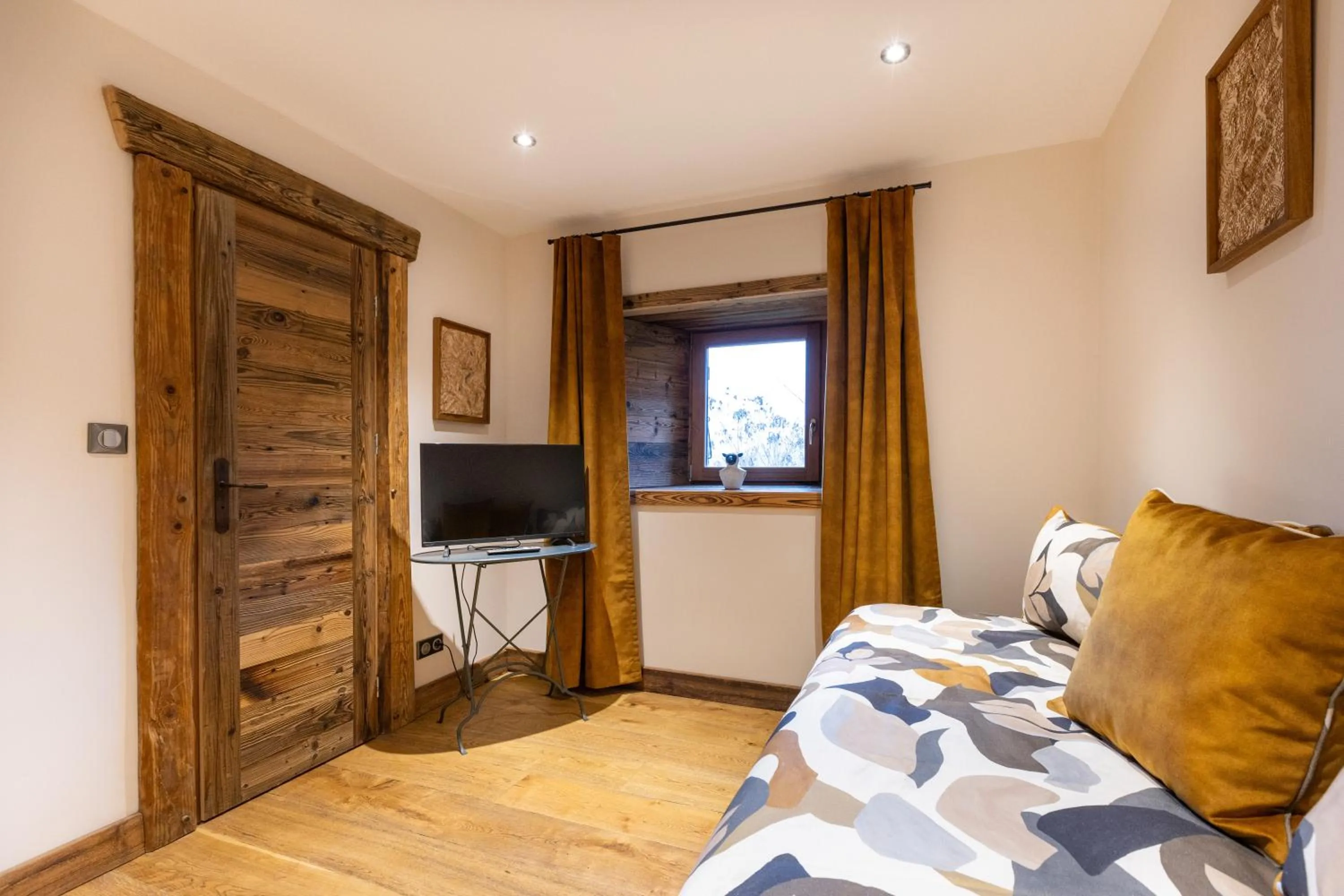 Photo of the whole room, Bed in Wanderful Life MontBlanc refuge haut de gamme