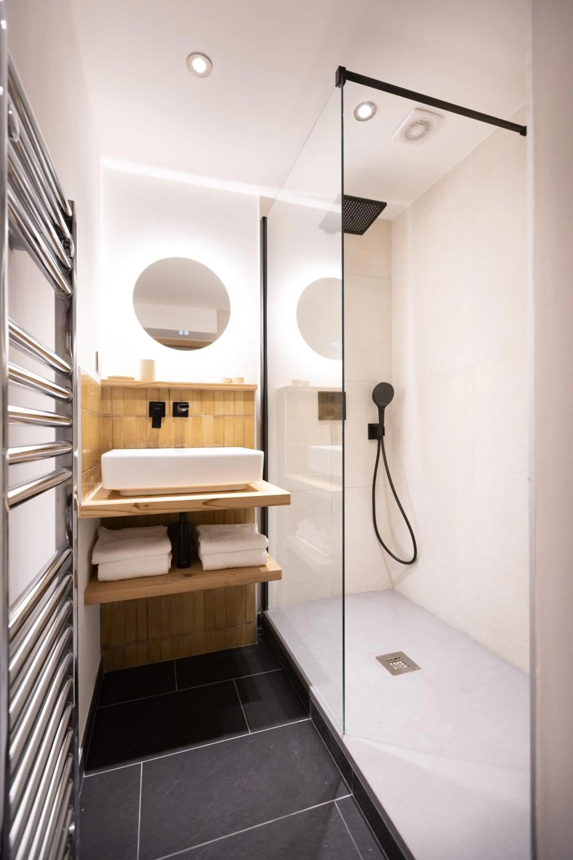 Shower in Wanderful Life MontBlanc refuge haut de gamme