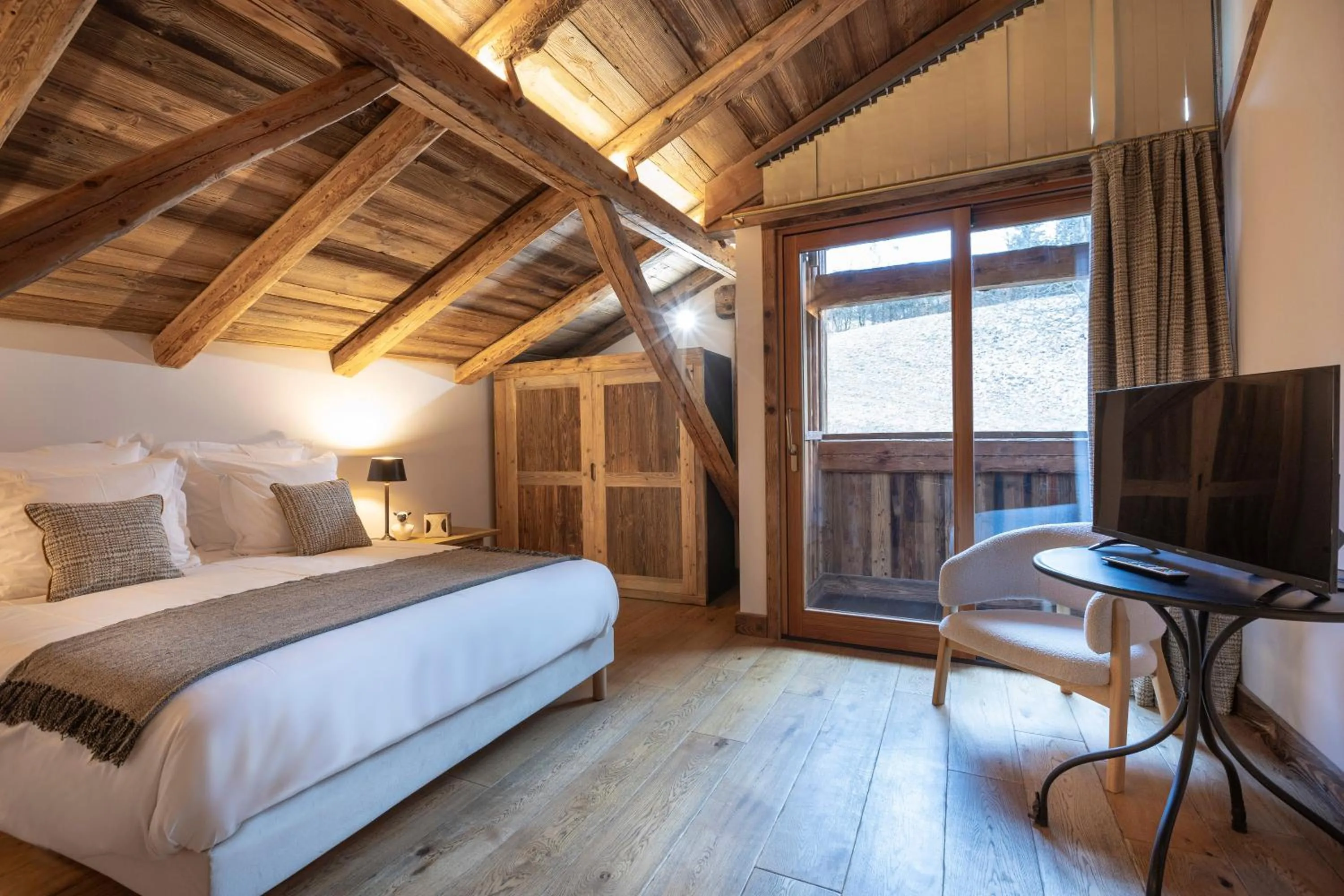 Photo of the whole room, Bed in Wanderful Life MontBlanc refuge haut de gamme