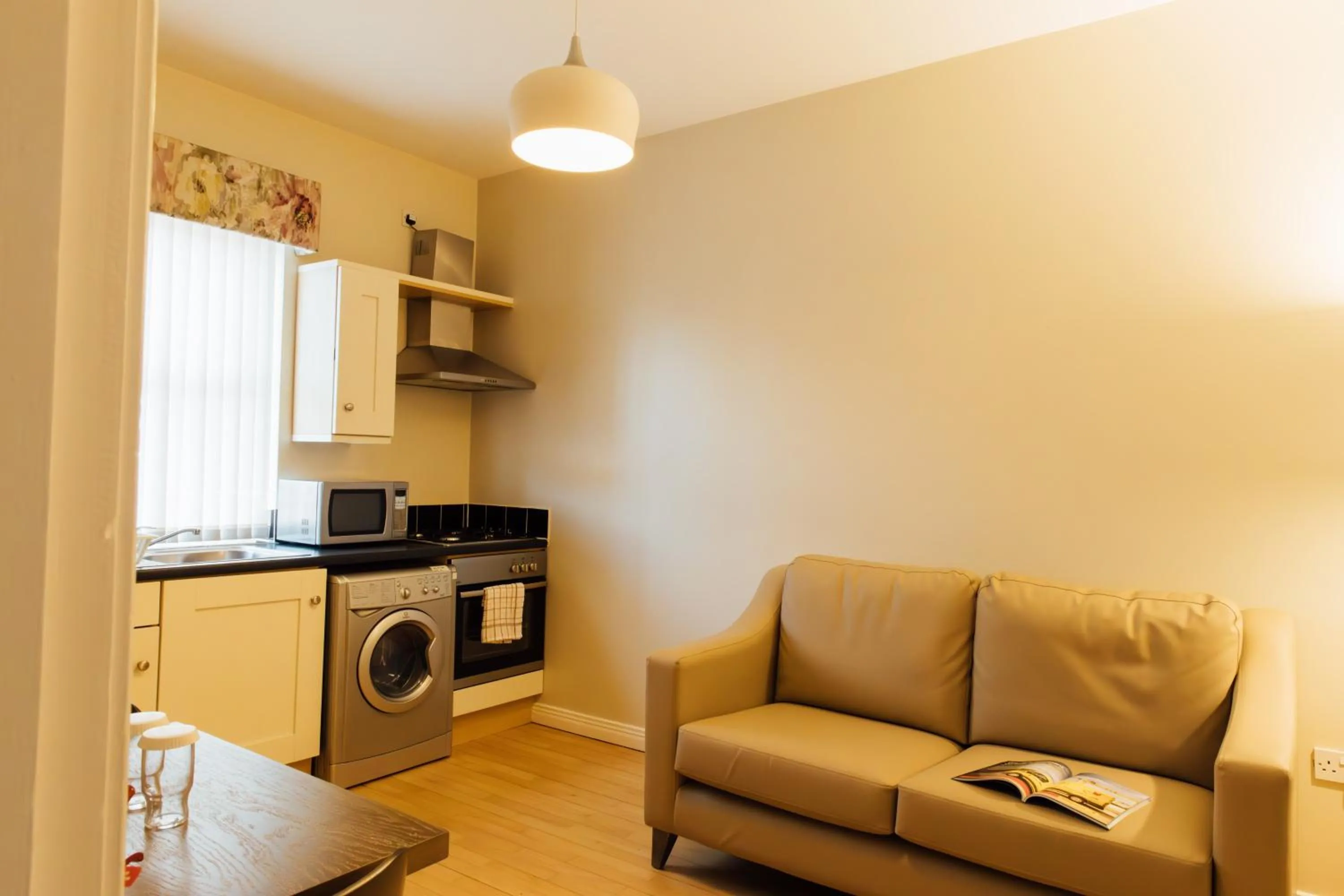 Kitchen or kitchenette in The Malone Hotel