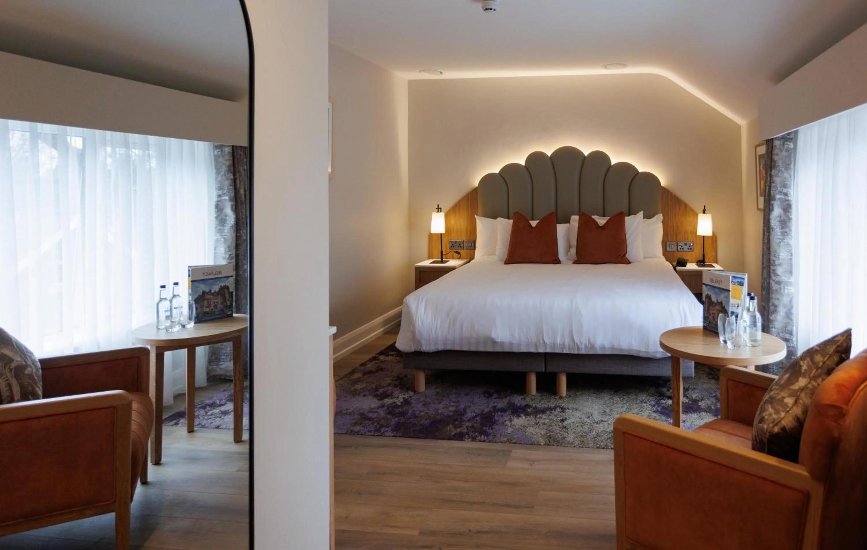 Photo of the whole room, Bed in The Malone Hotel