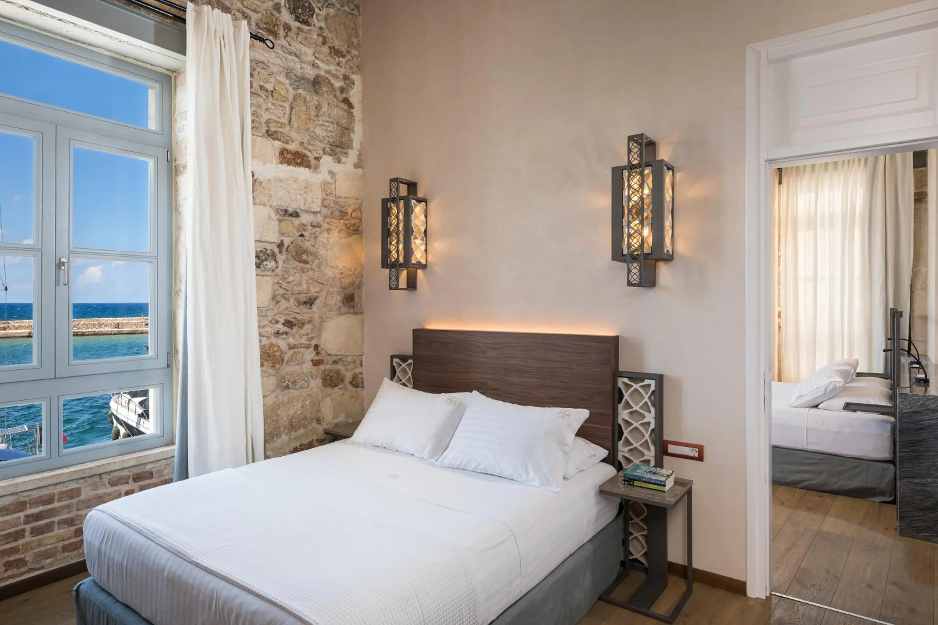 Bed in Ambassadors Residence Boutique Hotel