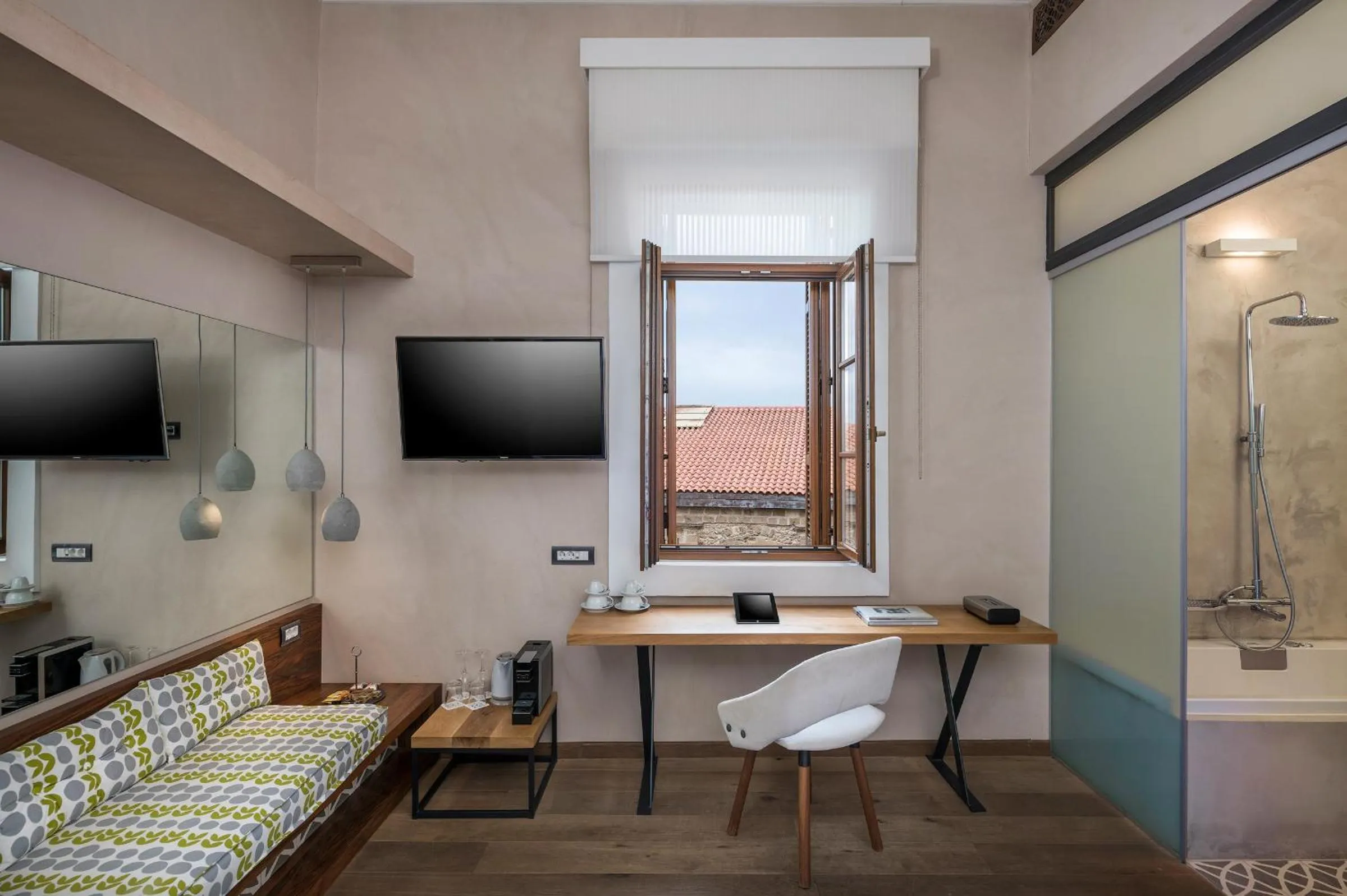 Bathroom, Bed in Ambassadors Residence Boutique Hotel
