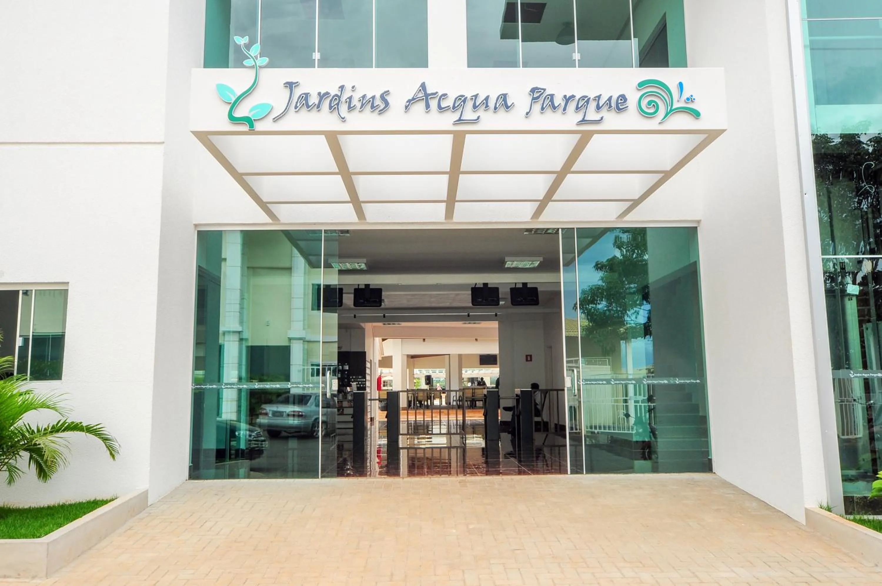 Facade/entrance in Lacqua diRoma I - MF