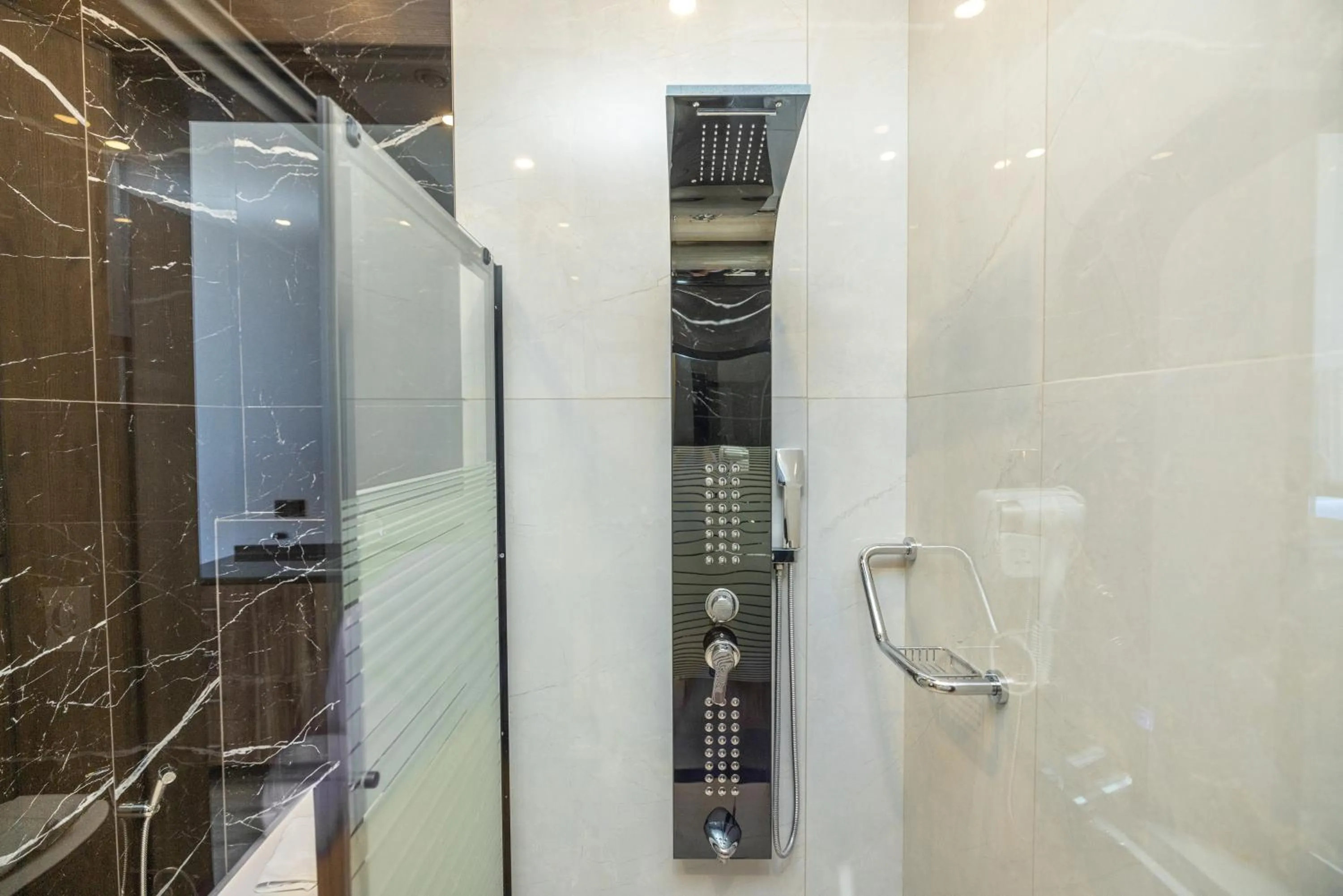 Shower in Jeddah Homes Boutique Hotel