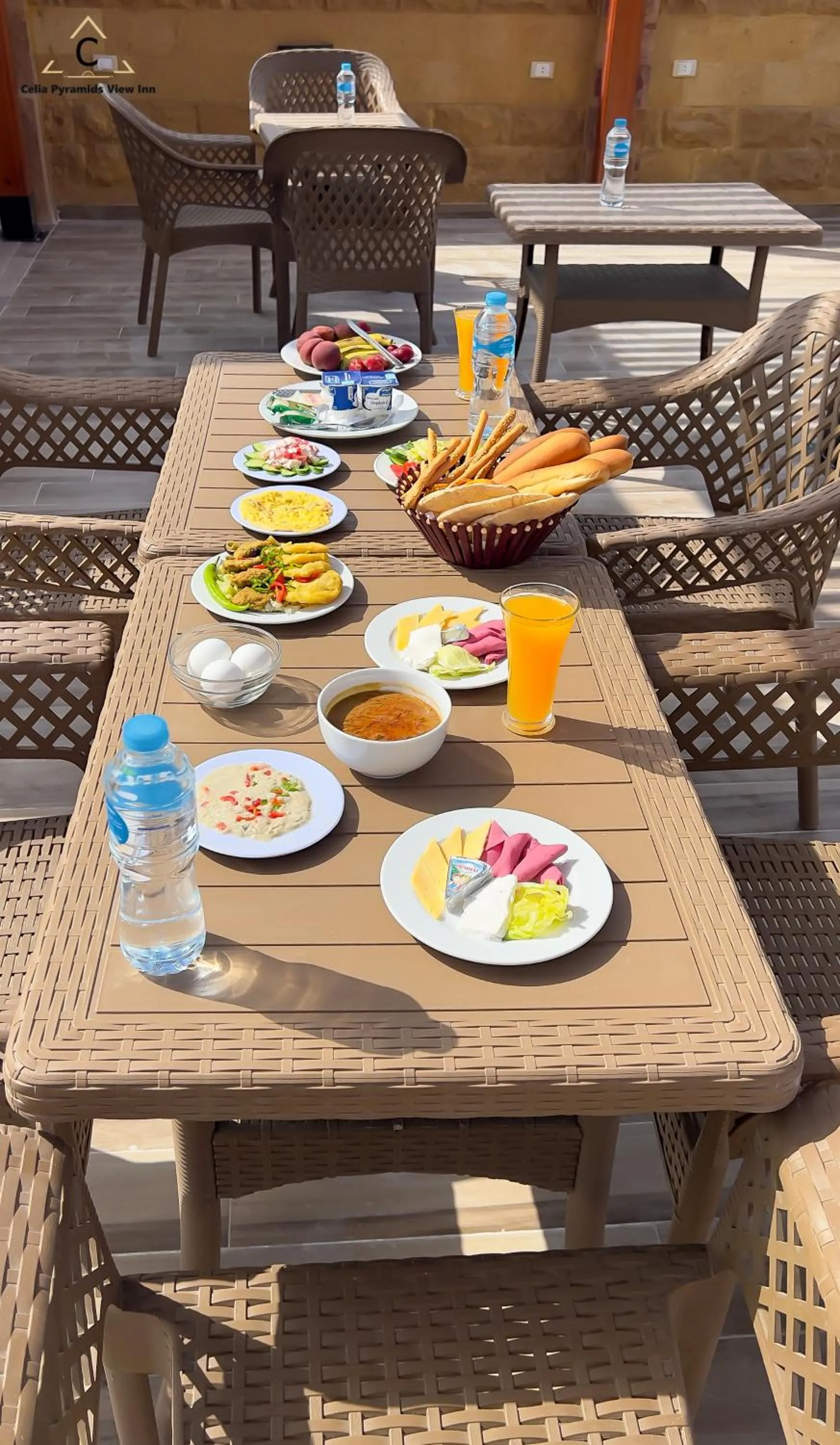 Restaurant/places to eat in Celia Pyramids View inn