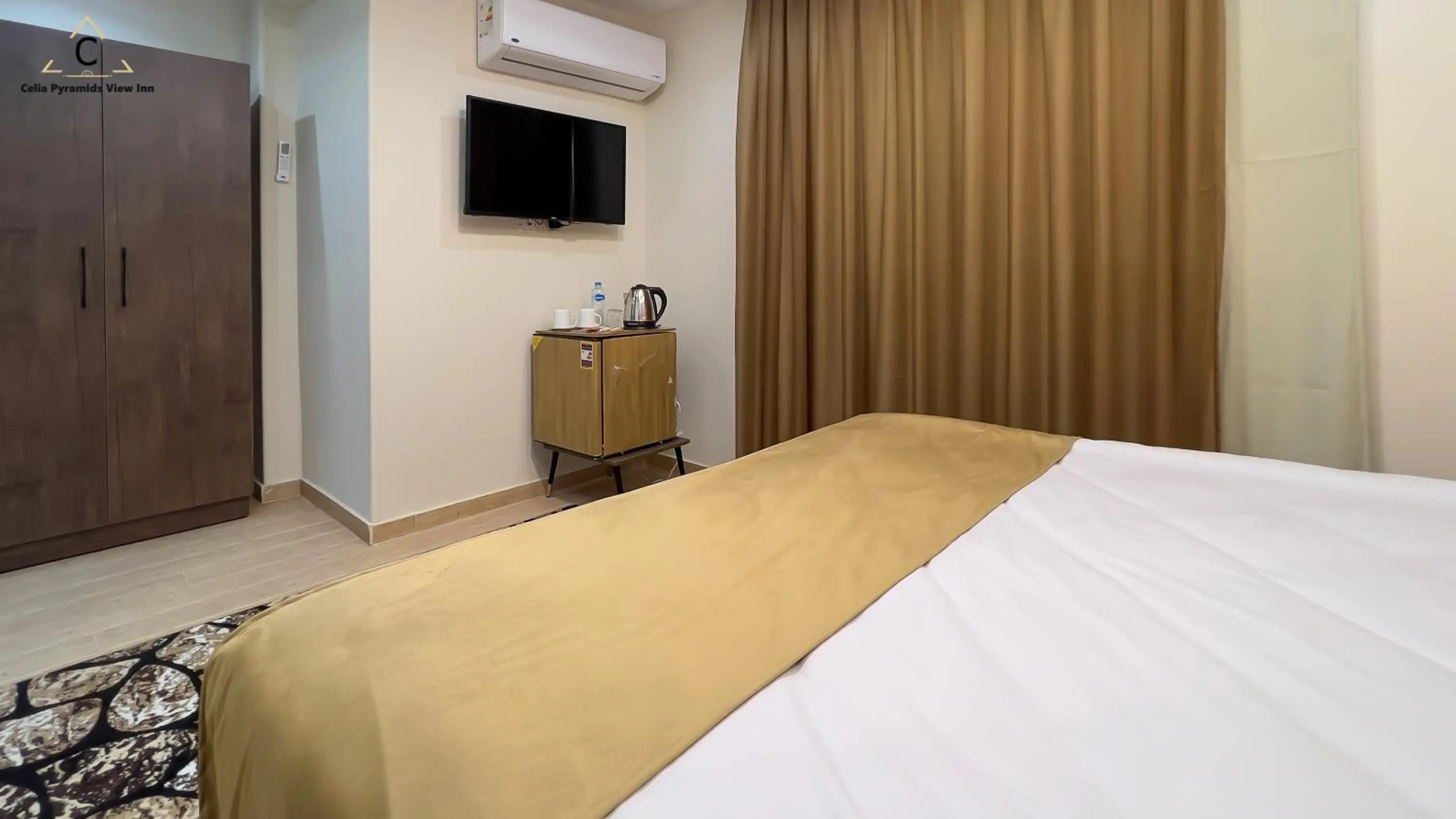 Bedroom, Bed in Celia Pyramids View inn