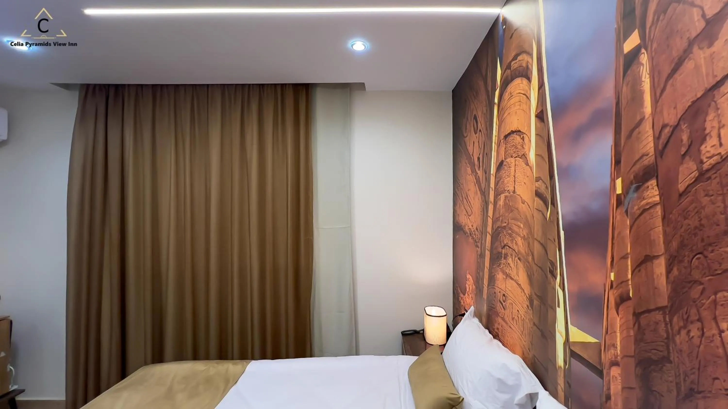 Bed in Celia Pyramids View inn