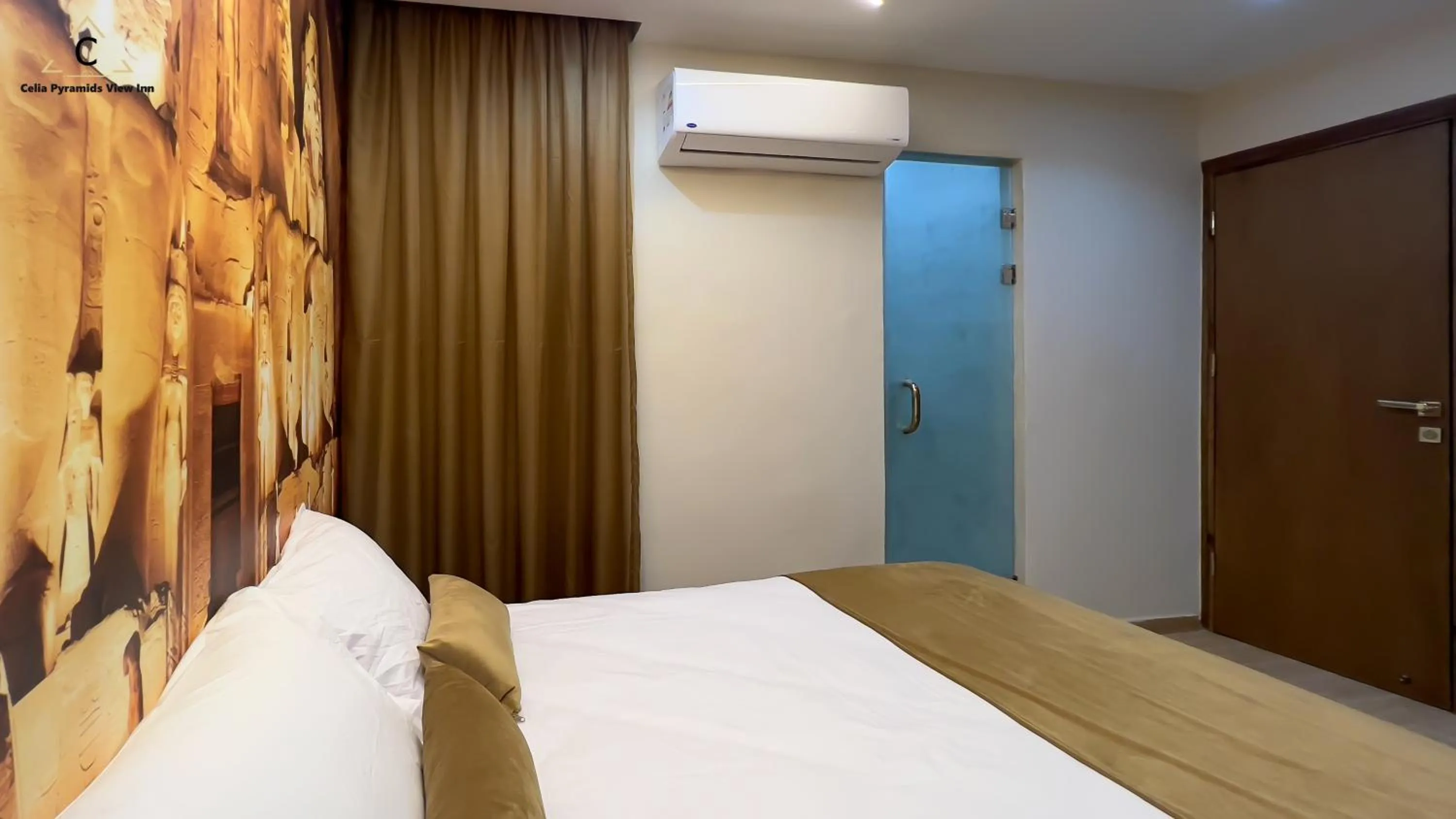 Bed in Celia Pyramids View inn