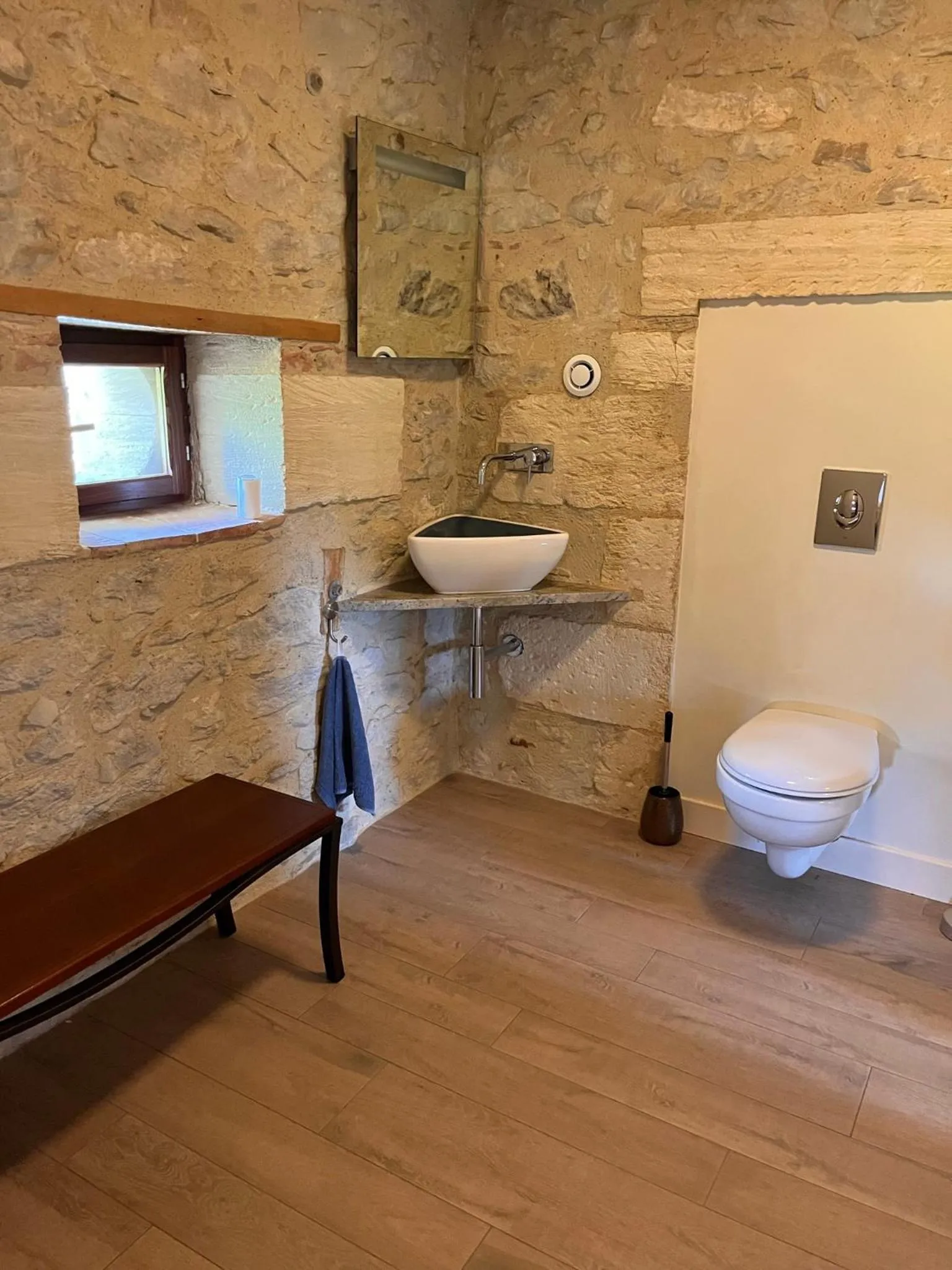 Toilet in Le Loft Ancien Haras de la Tour