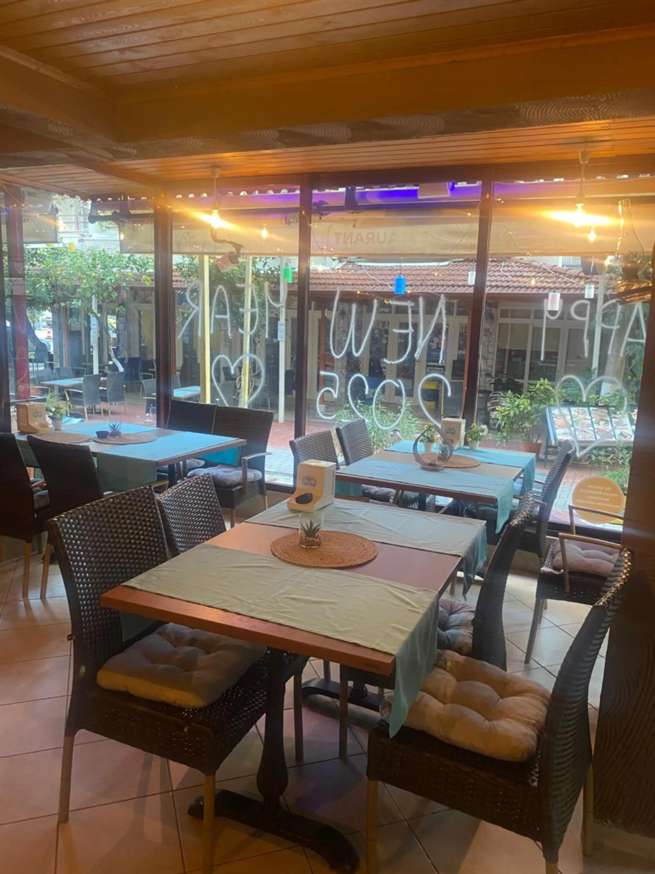 Restaurant/places to eat in Agora Apart Hotel