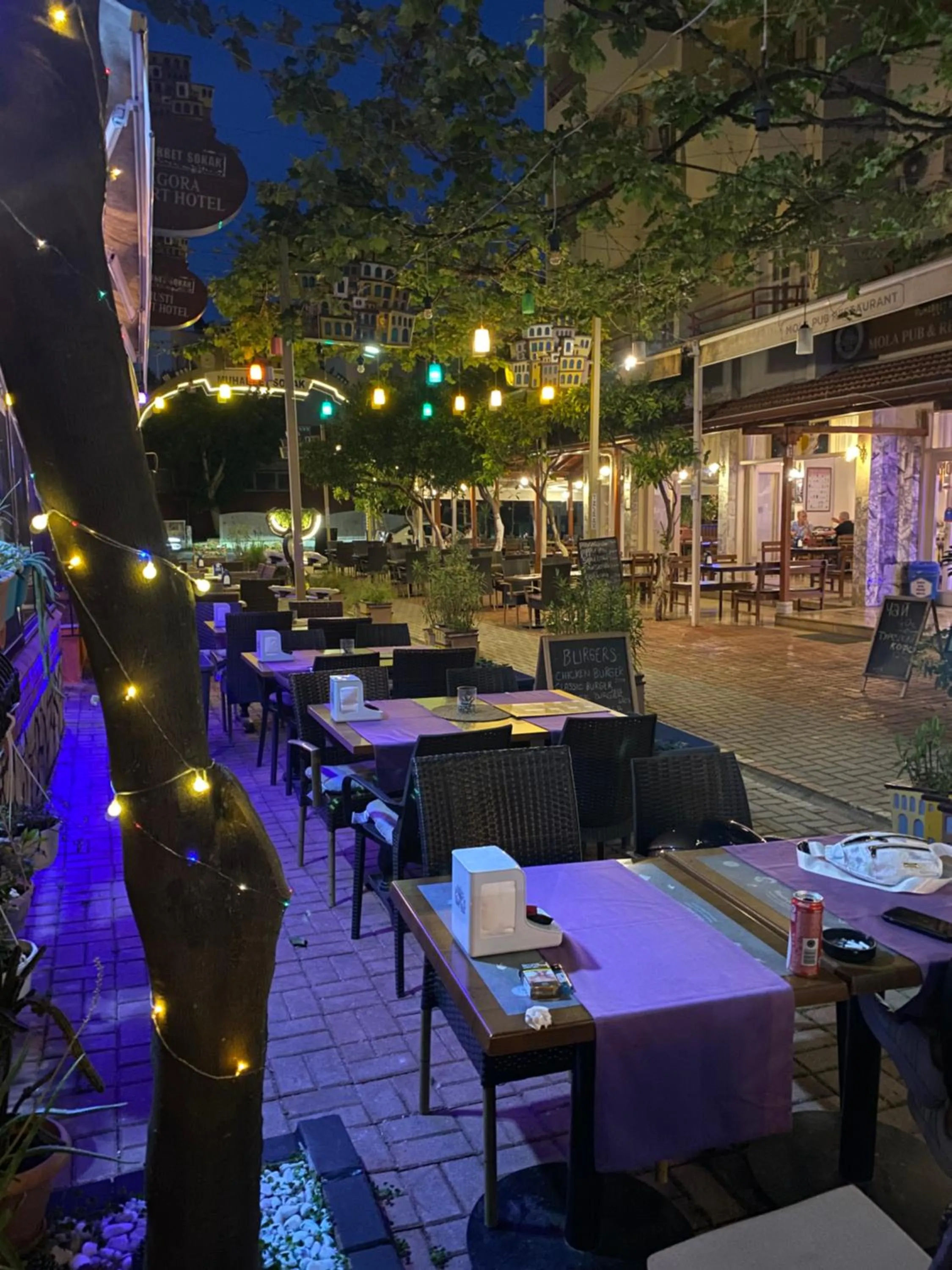 Restaurant/places to eat in Agora Apart Hotel