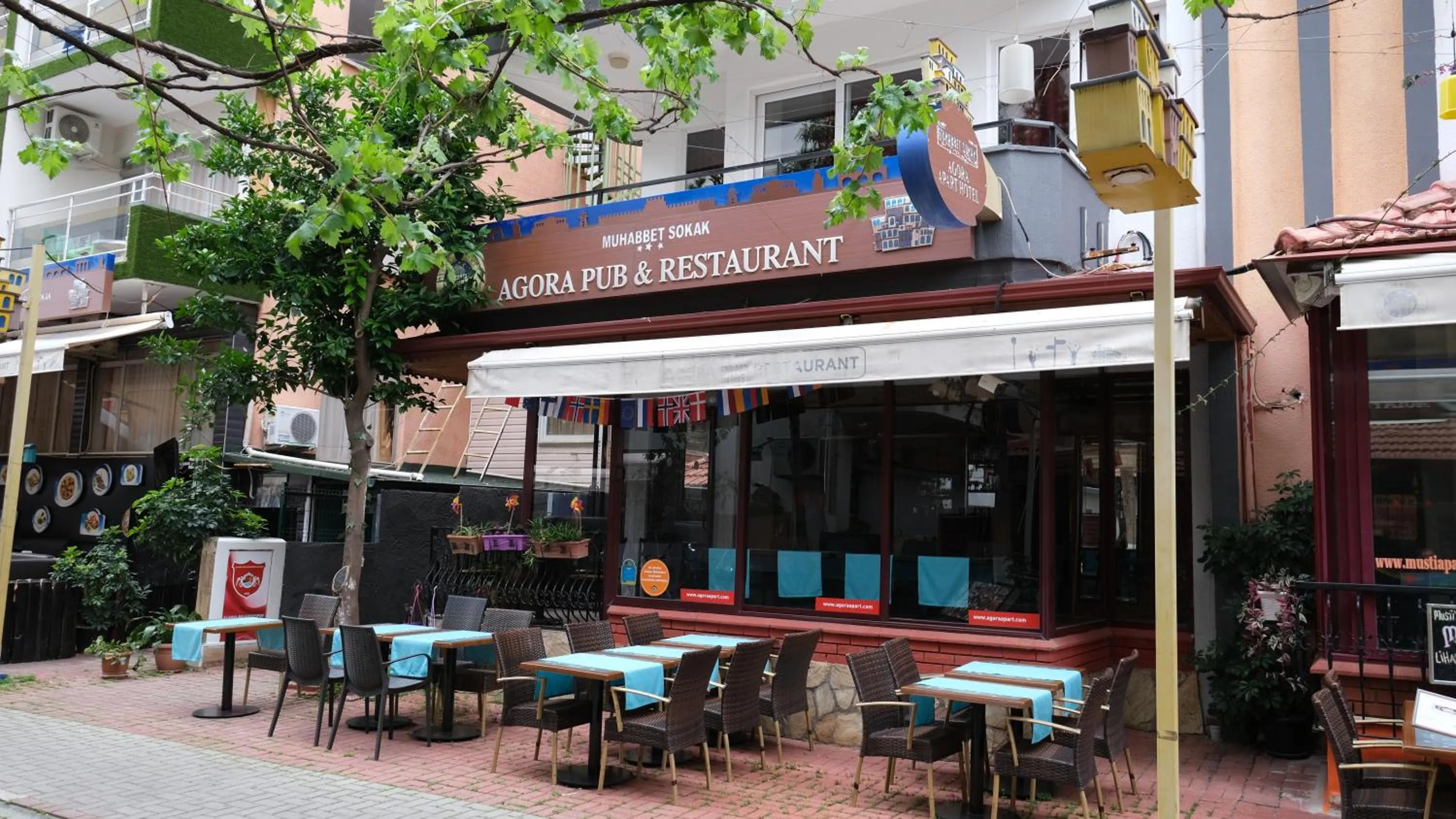 Restaurant/places to eat in Agora Apart Hotel