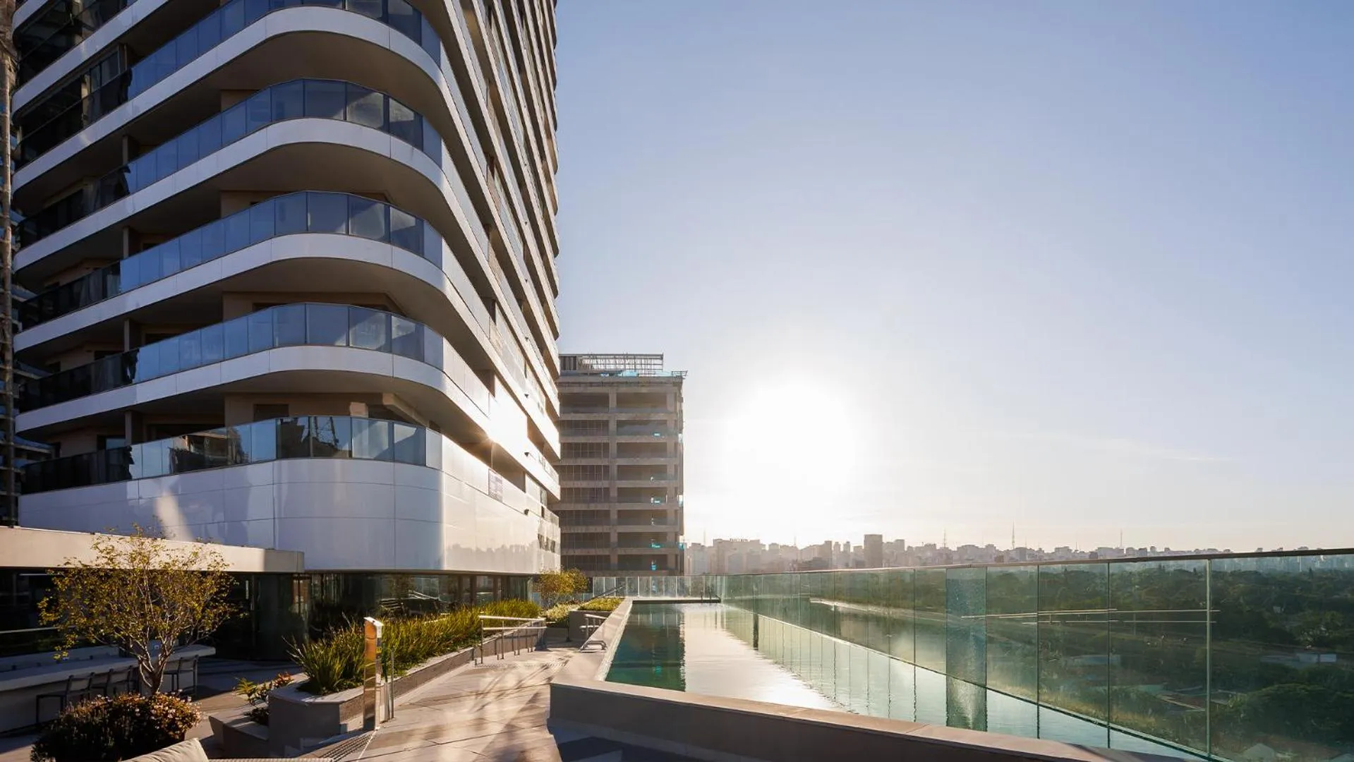 Property building in White 2880 - Pinheiros