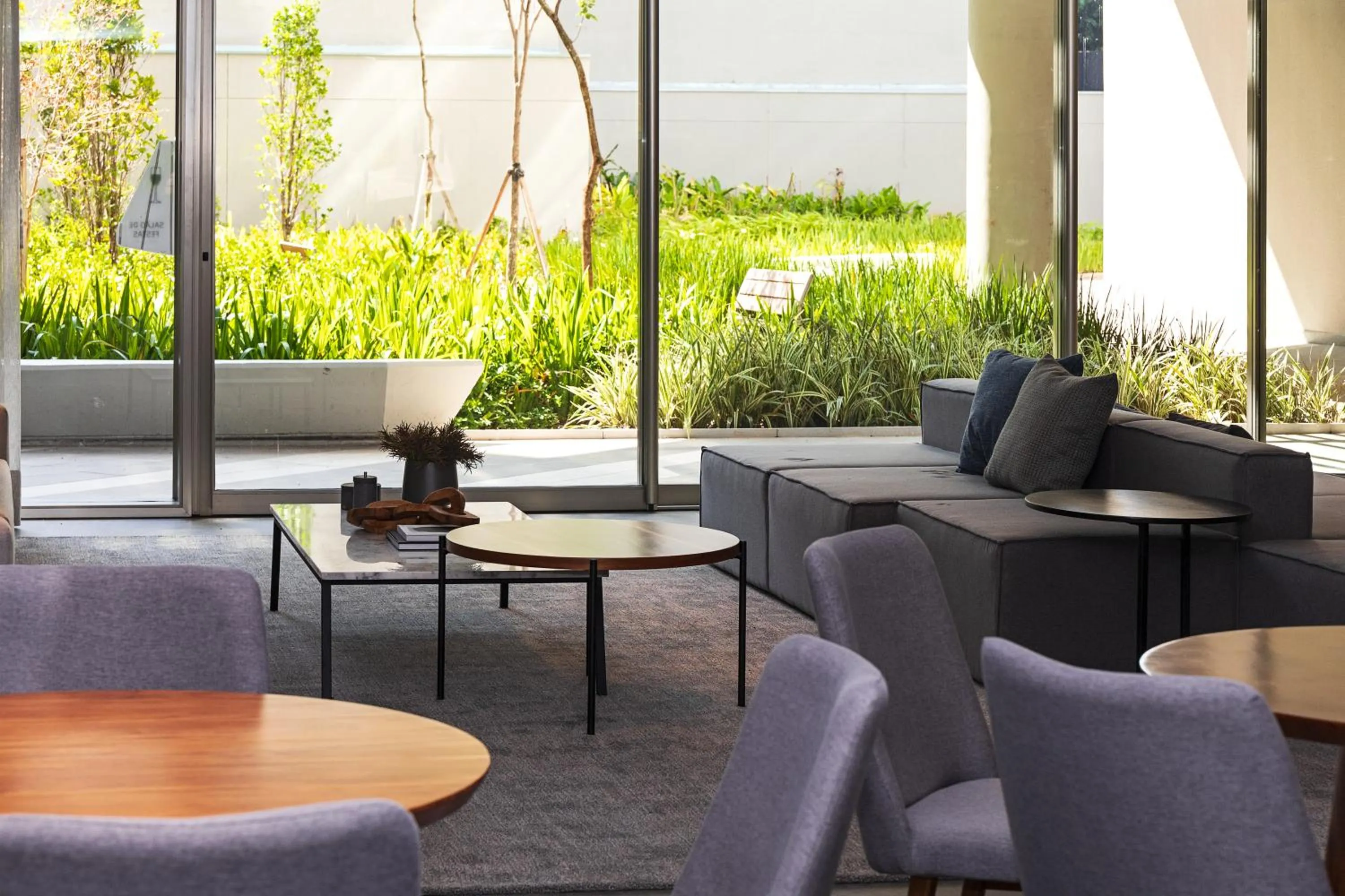 Seating area in White 2880 - Pinheiros