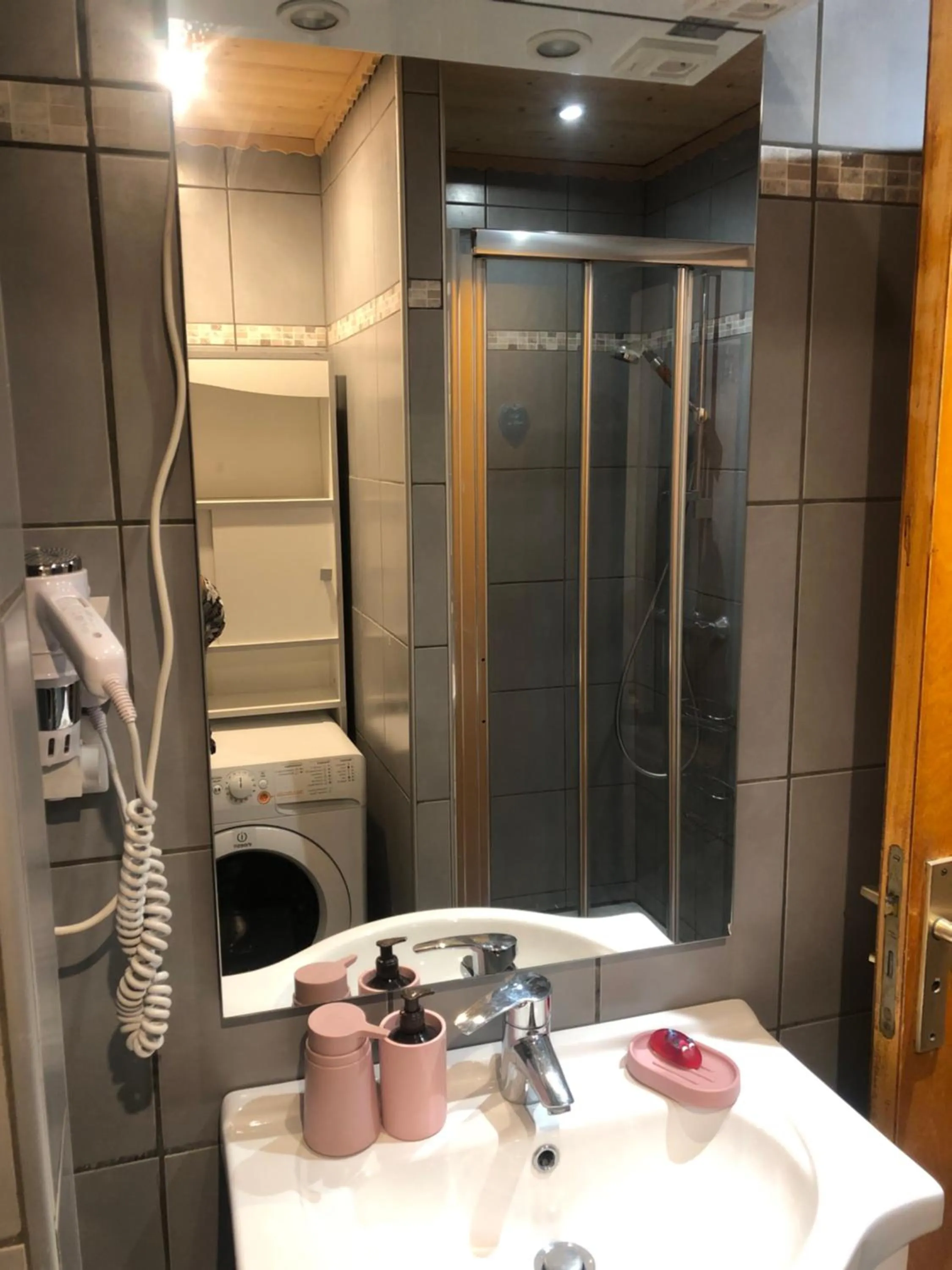 Shower in Hôtel la Kinkerne