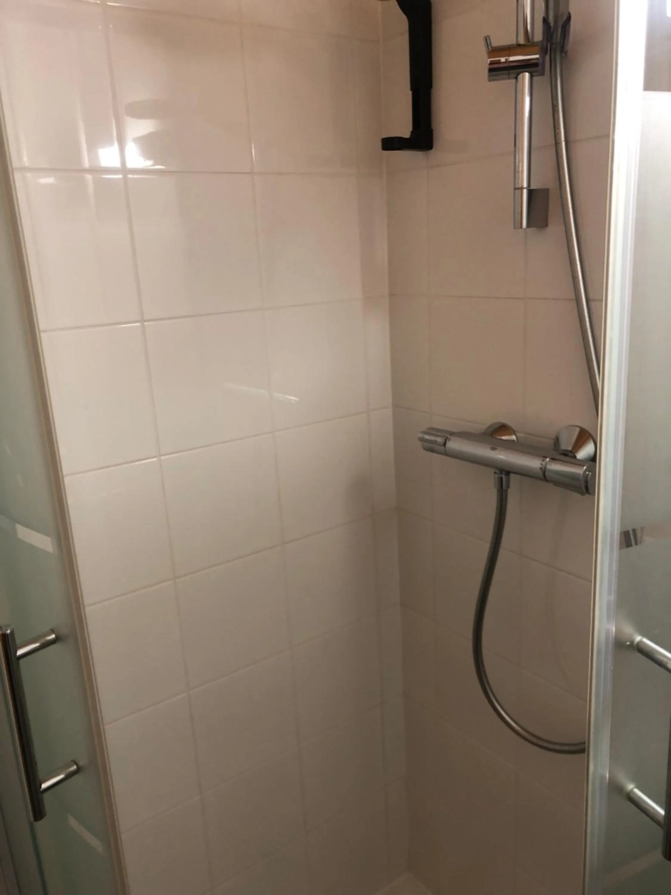 Shower in Hôtel la Kinkerne