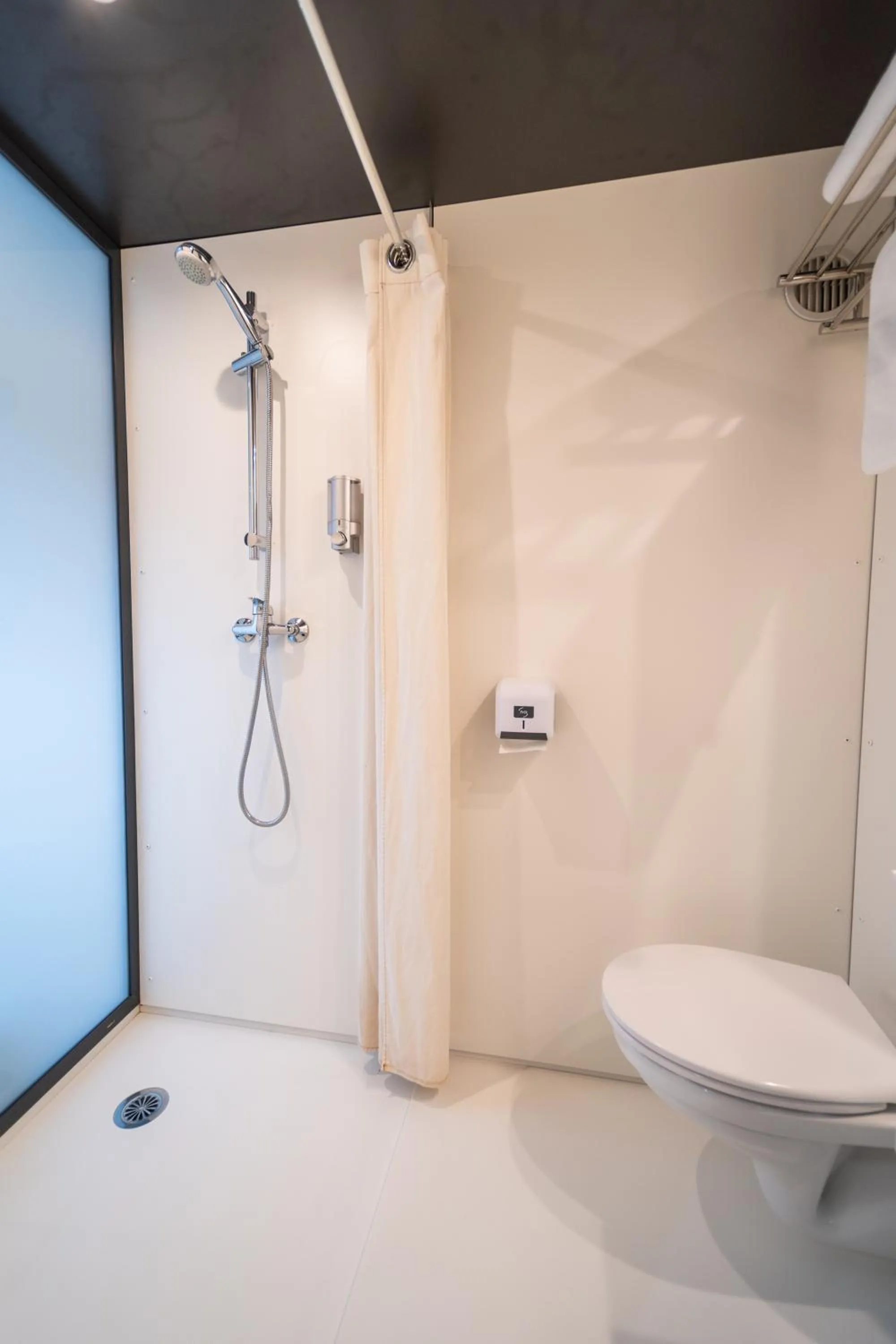 Bathroom in In Hotel Nancy Frouard