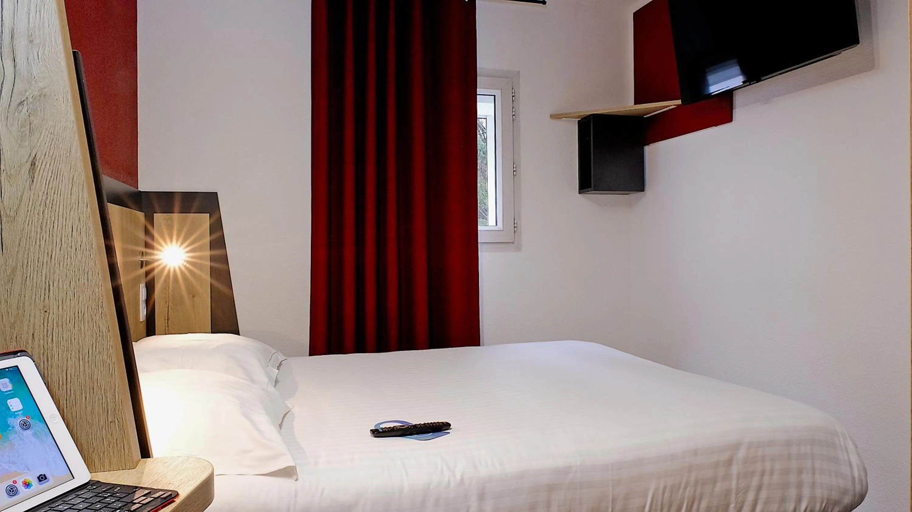 Photo of the whole room, Bed in In Hotel Nancy Frouard