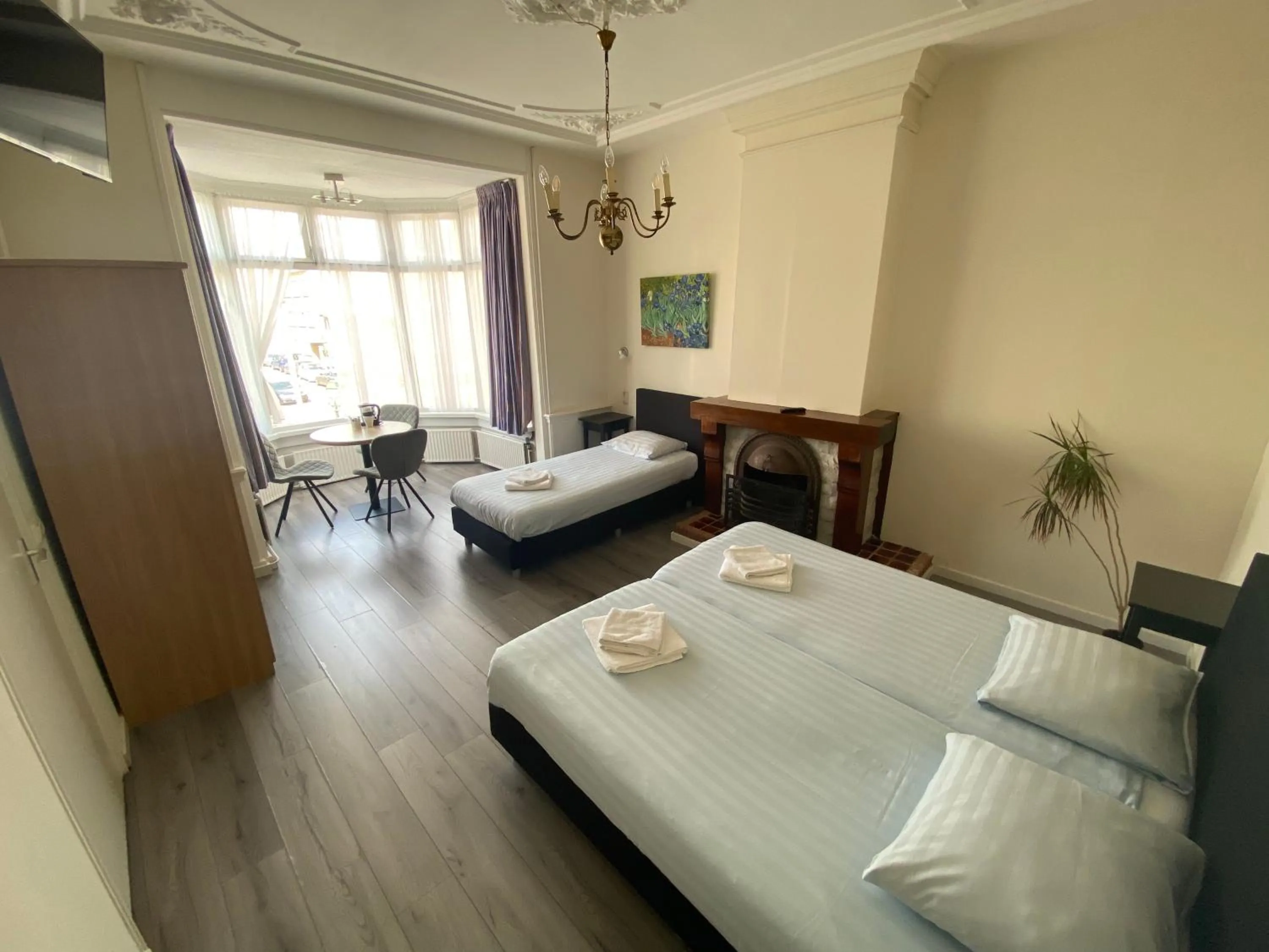 Photo of the whole room, Bed in Hotel 't Sonnehuys