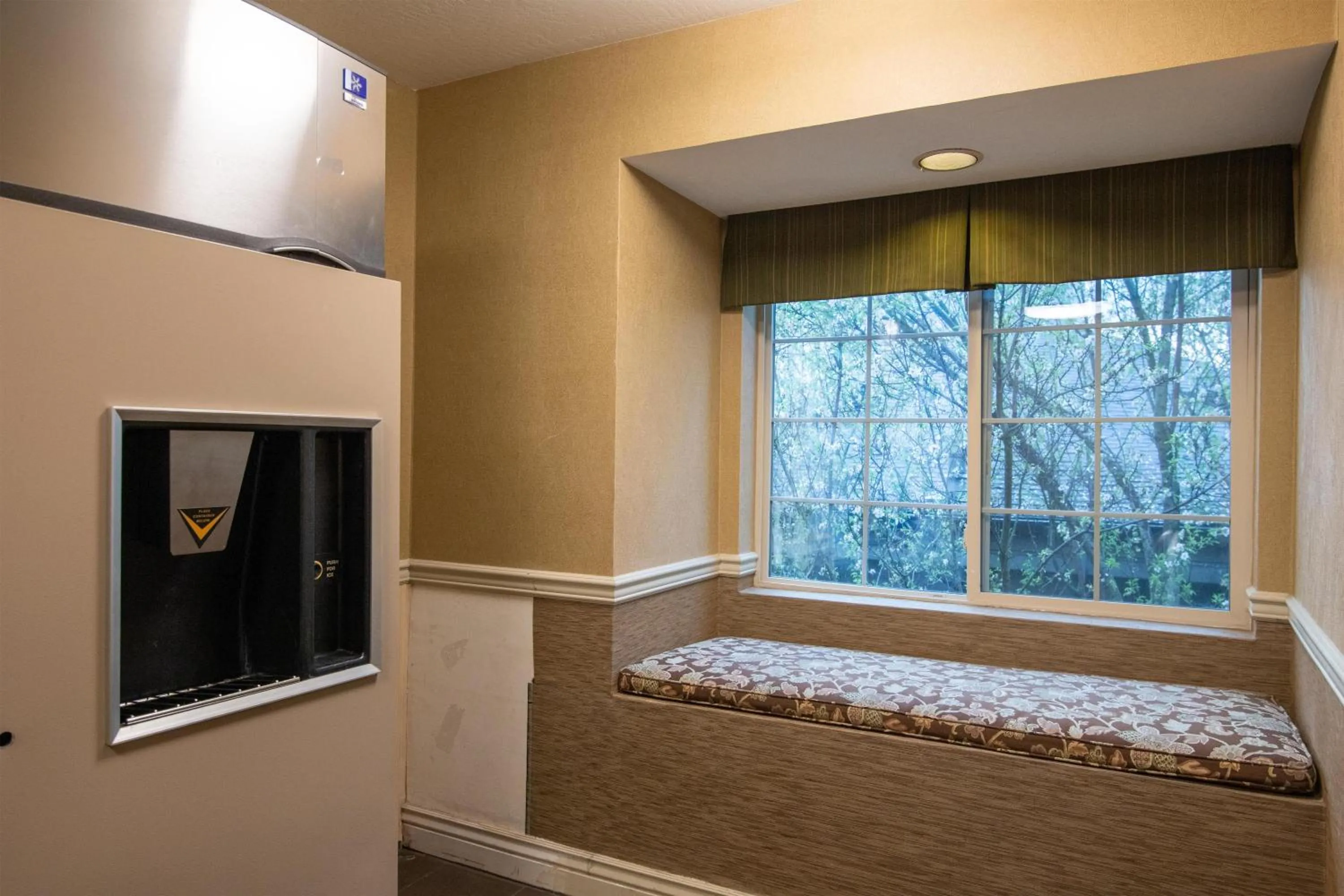 Lobby or reception, Bed in The Bard's Inn - BW Signature Collection by Best Western