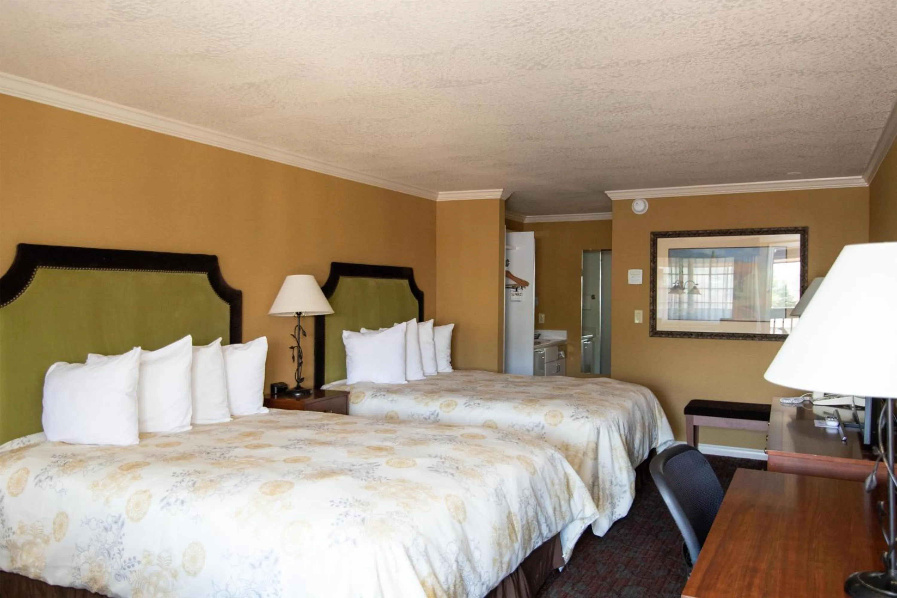 Bedroom, Bed in The Bard's Inn - BW Signature Collection by Best Western