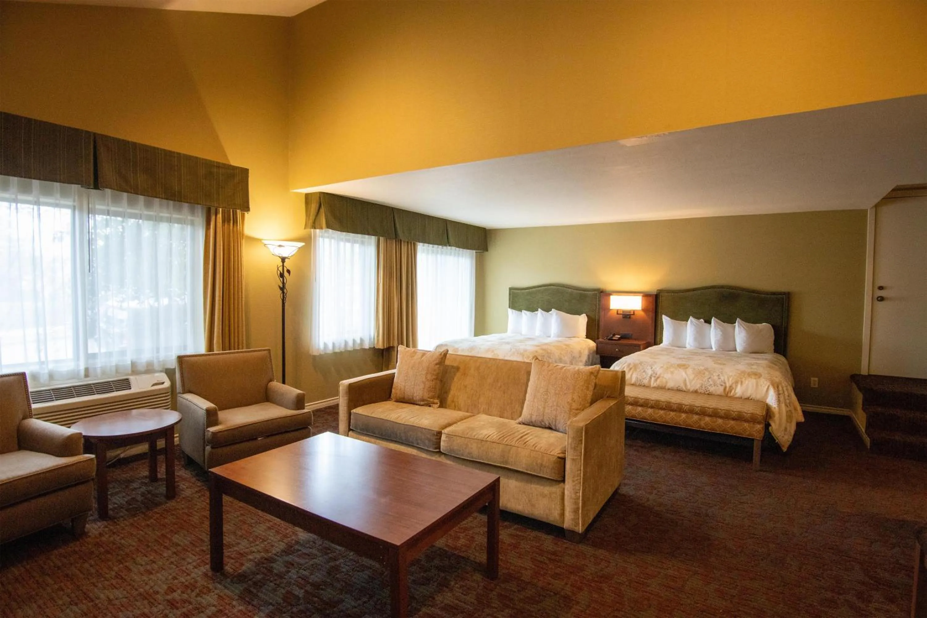 Bedroom, Bed in The Bard's Inn - BW Signature Collection by Best Western