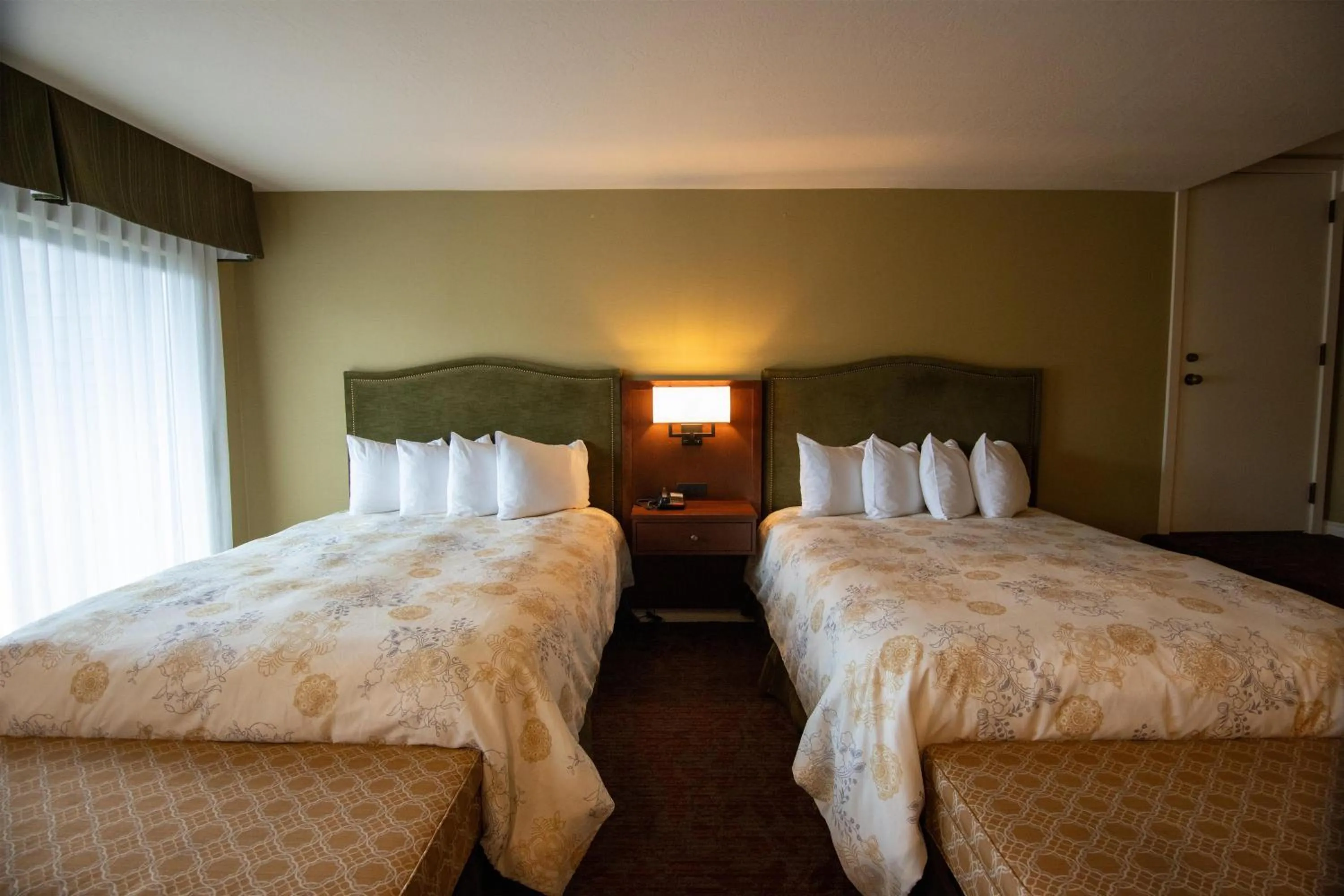 Bedroom, Bed in The Bard's Inn - BW Signature Collection by Best Western